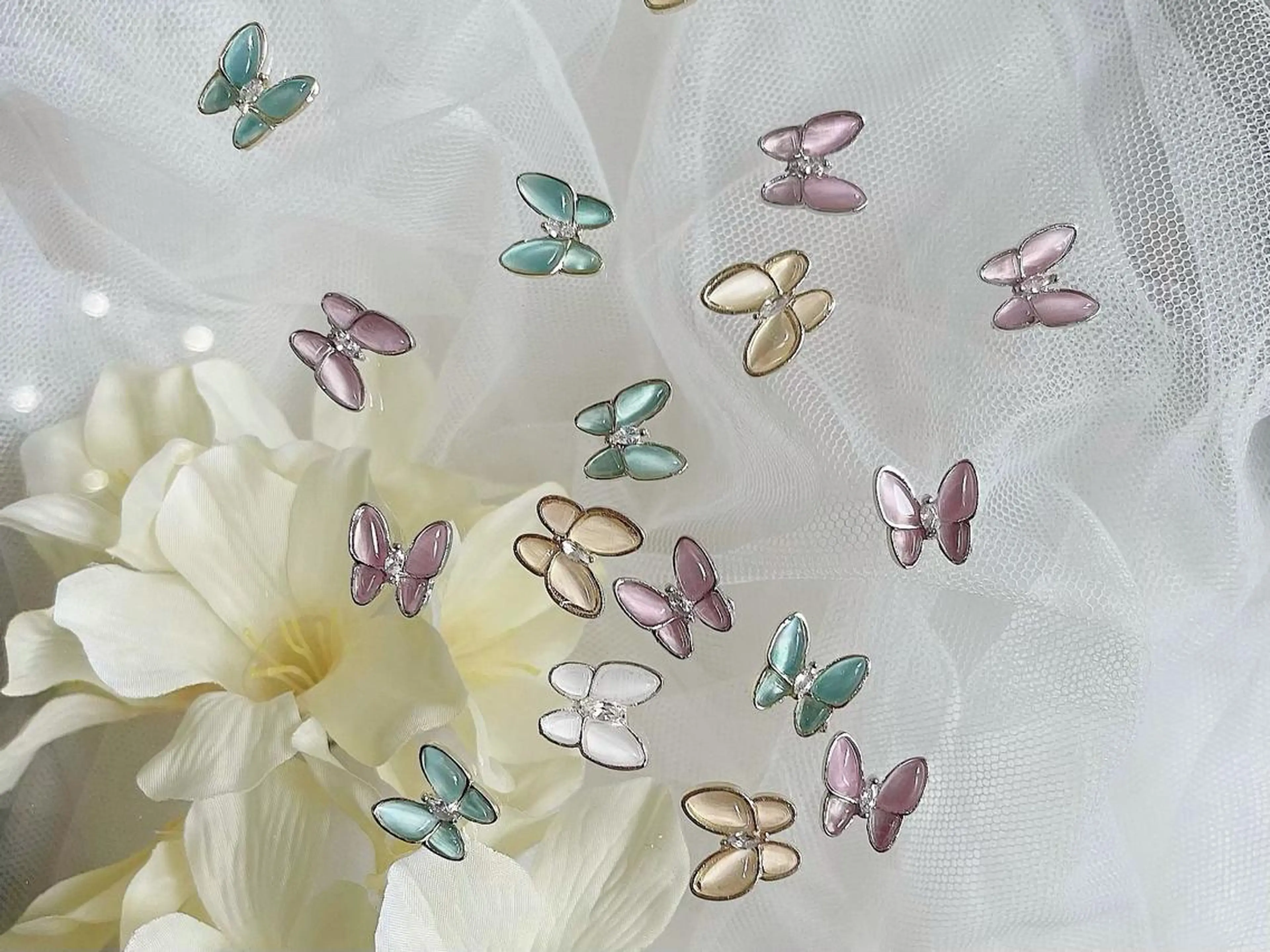 ⭐️オフ込⭐️ワンカラーに少しだけストーンを乗せたい方💎の写真