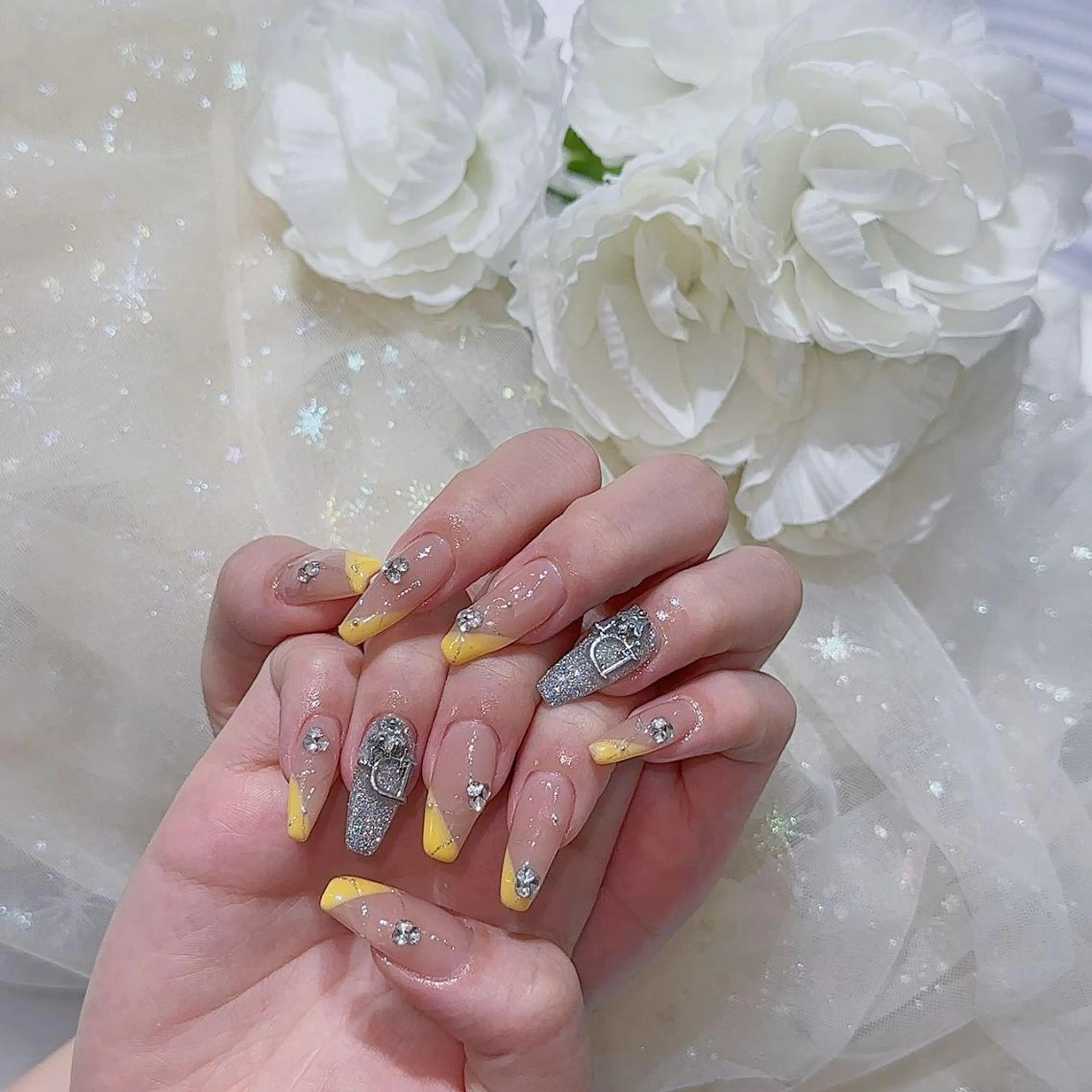 ネイル アートネイル 長さ出し ネイルチップ Queens momoのネイルデザイン