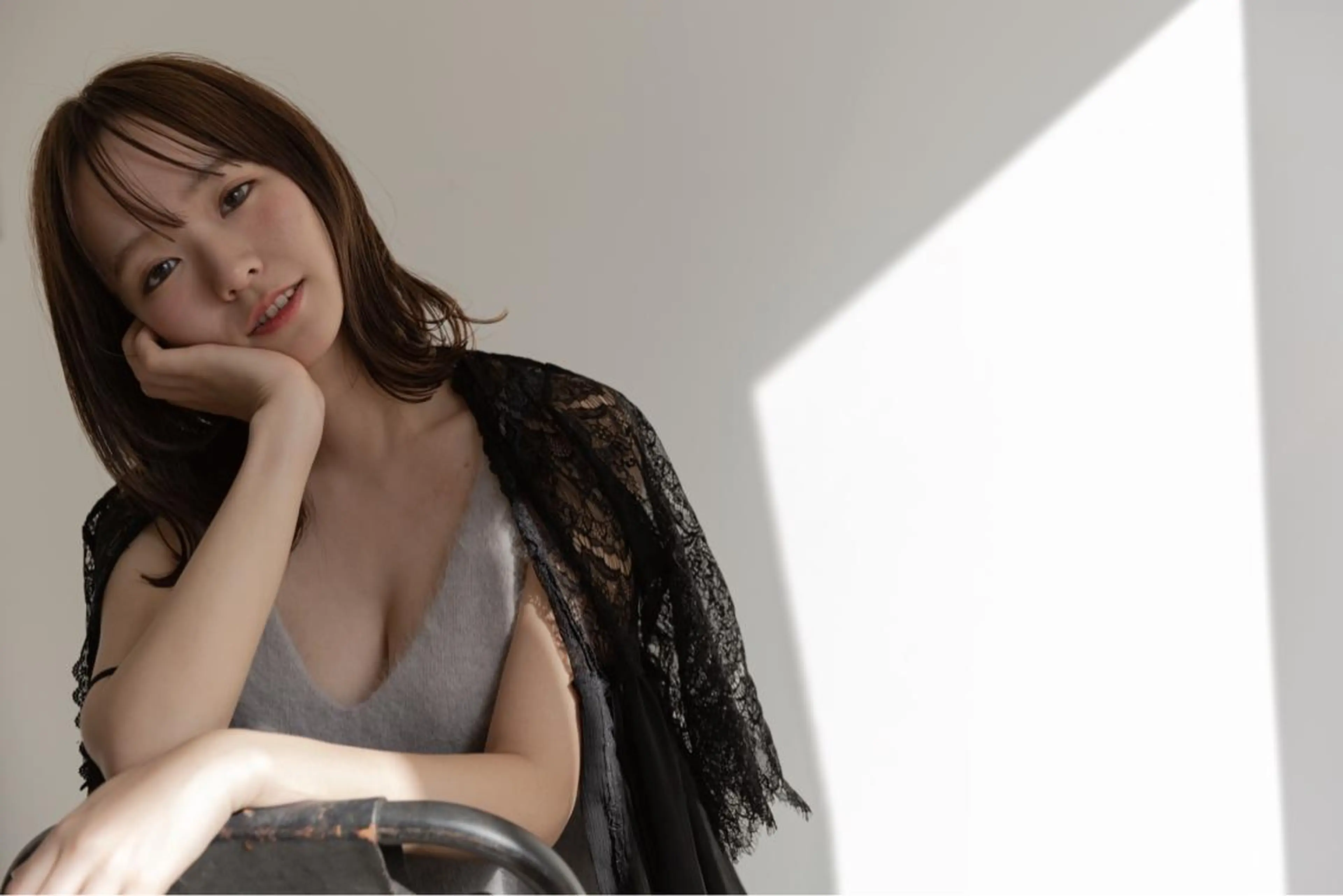 ミディアム カラー robe所属・ツジガキ ユウスケのヘアスタイル