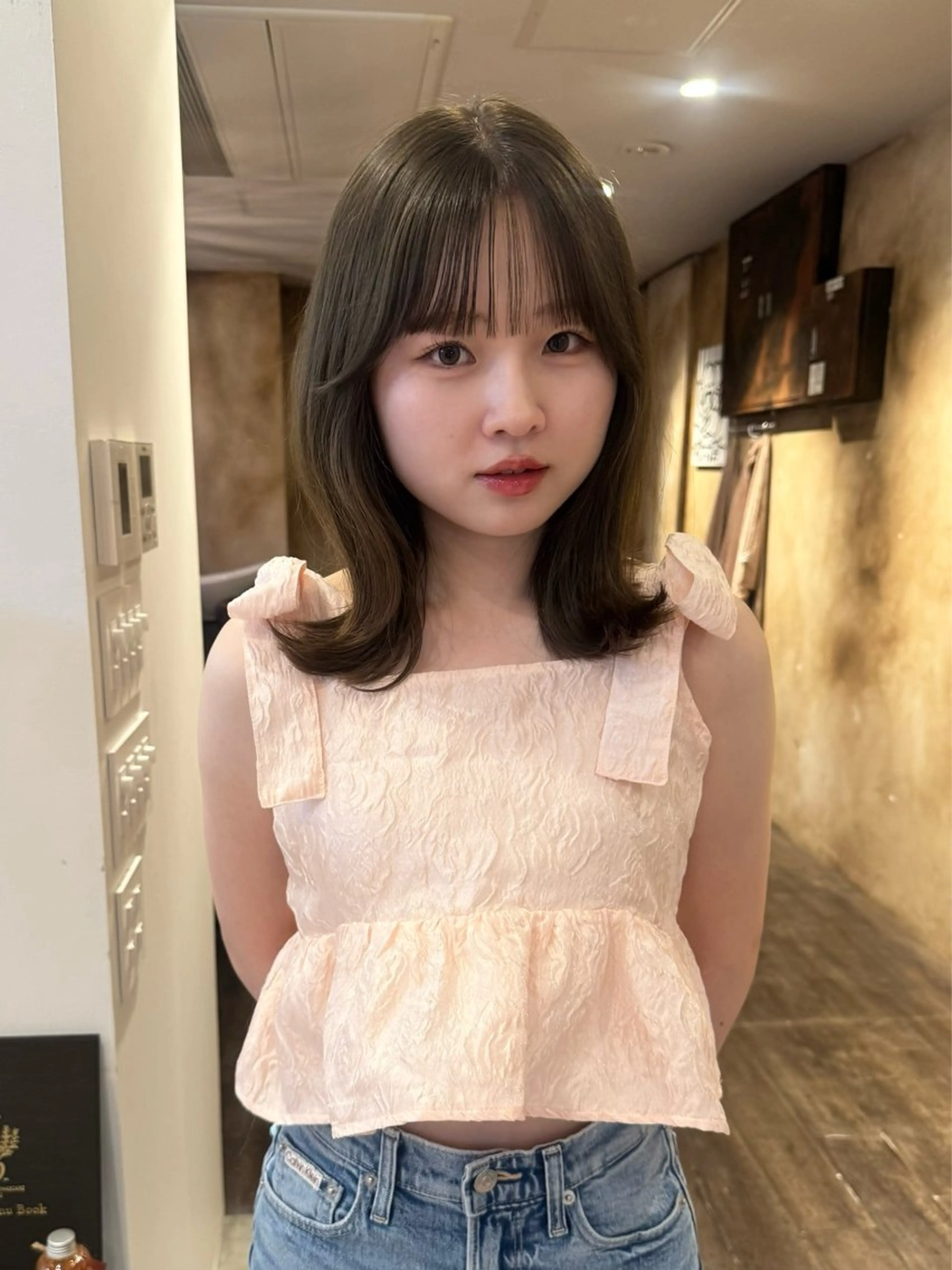 セミロング カラー 透明感カラー グレージュ オリーブグレージュ オリーブグレー ヘアカラー lot Karen / 心斎橋のヘアスタイル