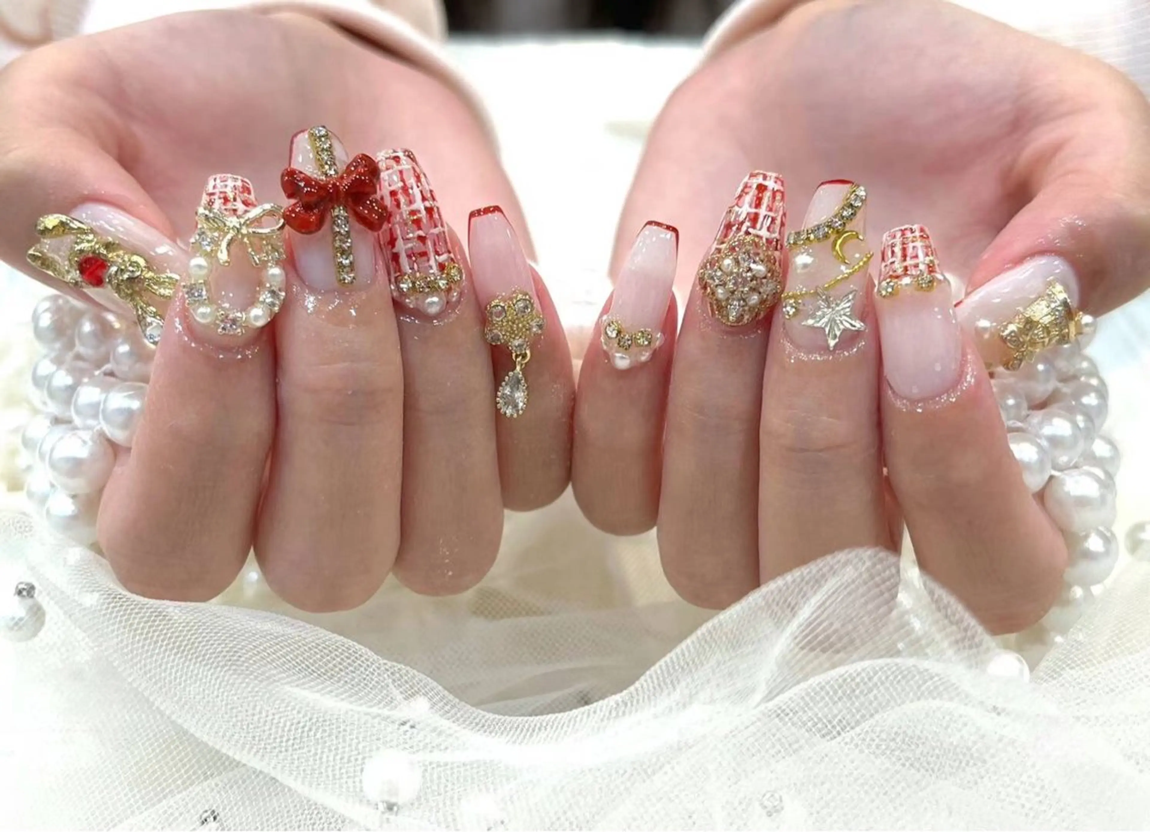 ネイル アートネイル フラワーネイル フットネイル ジェルネイル キラキラネイル Babarla　Nail　Salon所属・babarla Nailのネイルデザイン