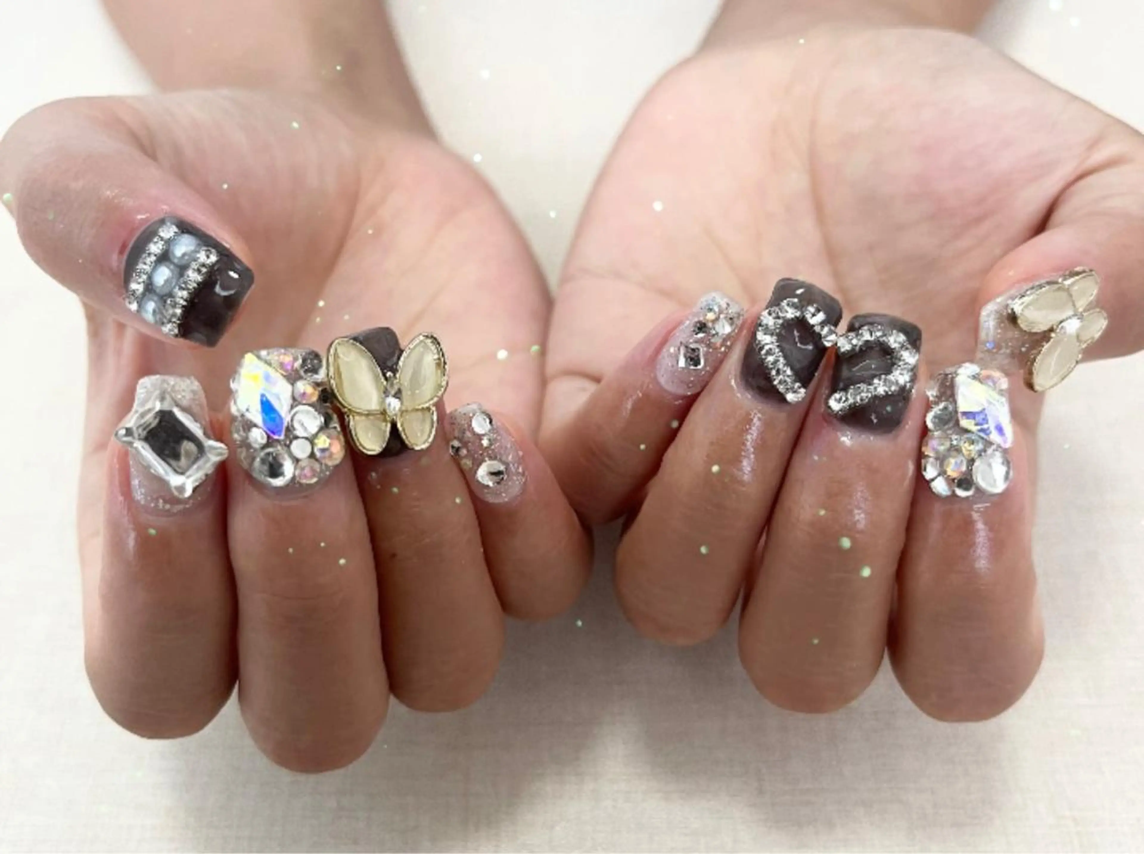 ネイル ストーンネイル ハンドネイル わたなべ さやかのネイルデザイン