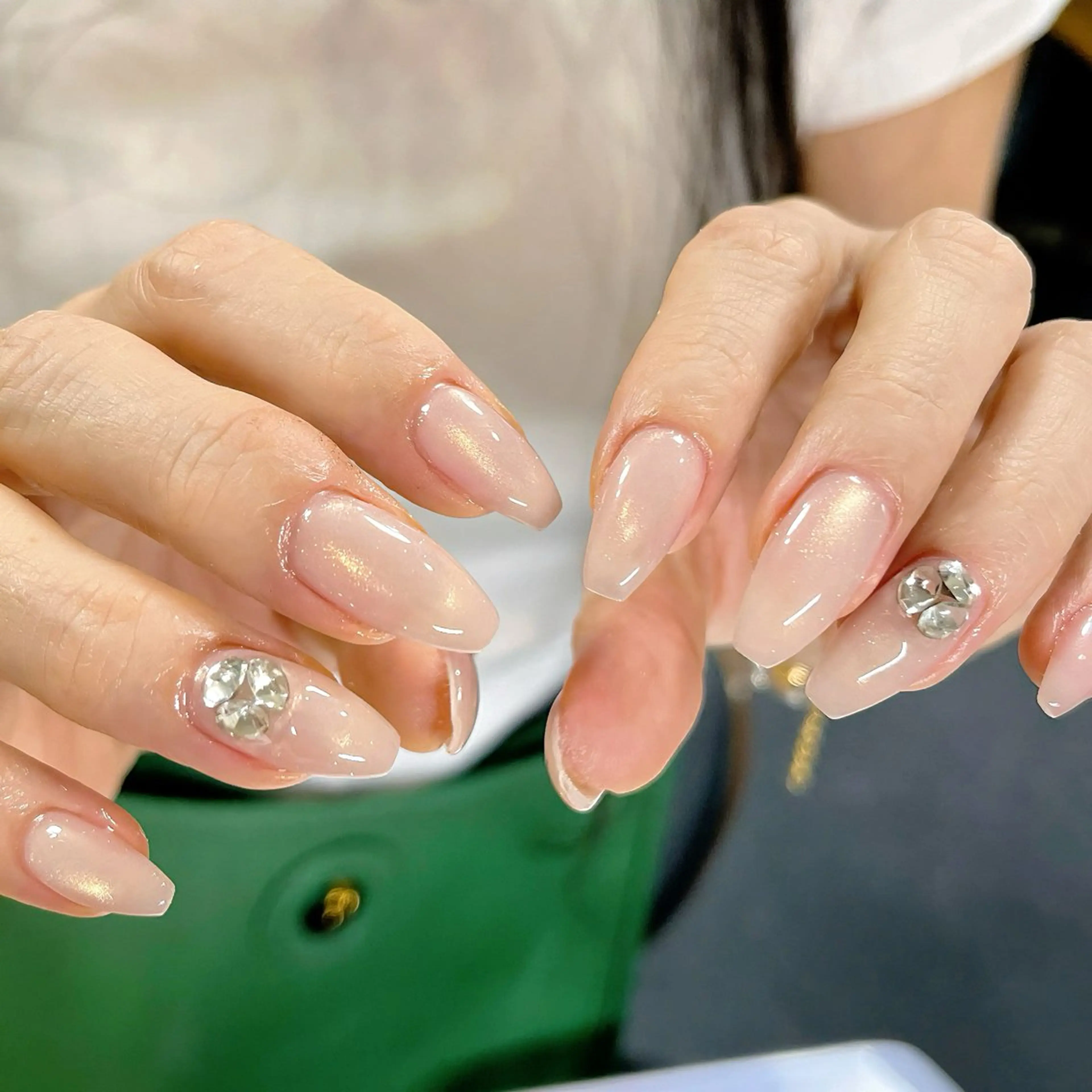 ネイル ゴールド キラキラネイル マグネットネイル ピンク シンプルネイル ハンドネイル ハンドケア 🎀NAIL🎀 AI🪄︎︎◝✩のネイルデザイン