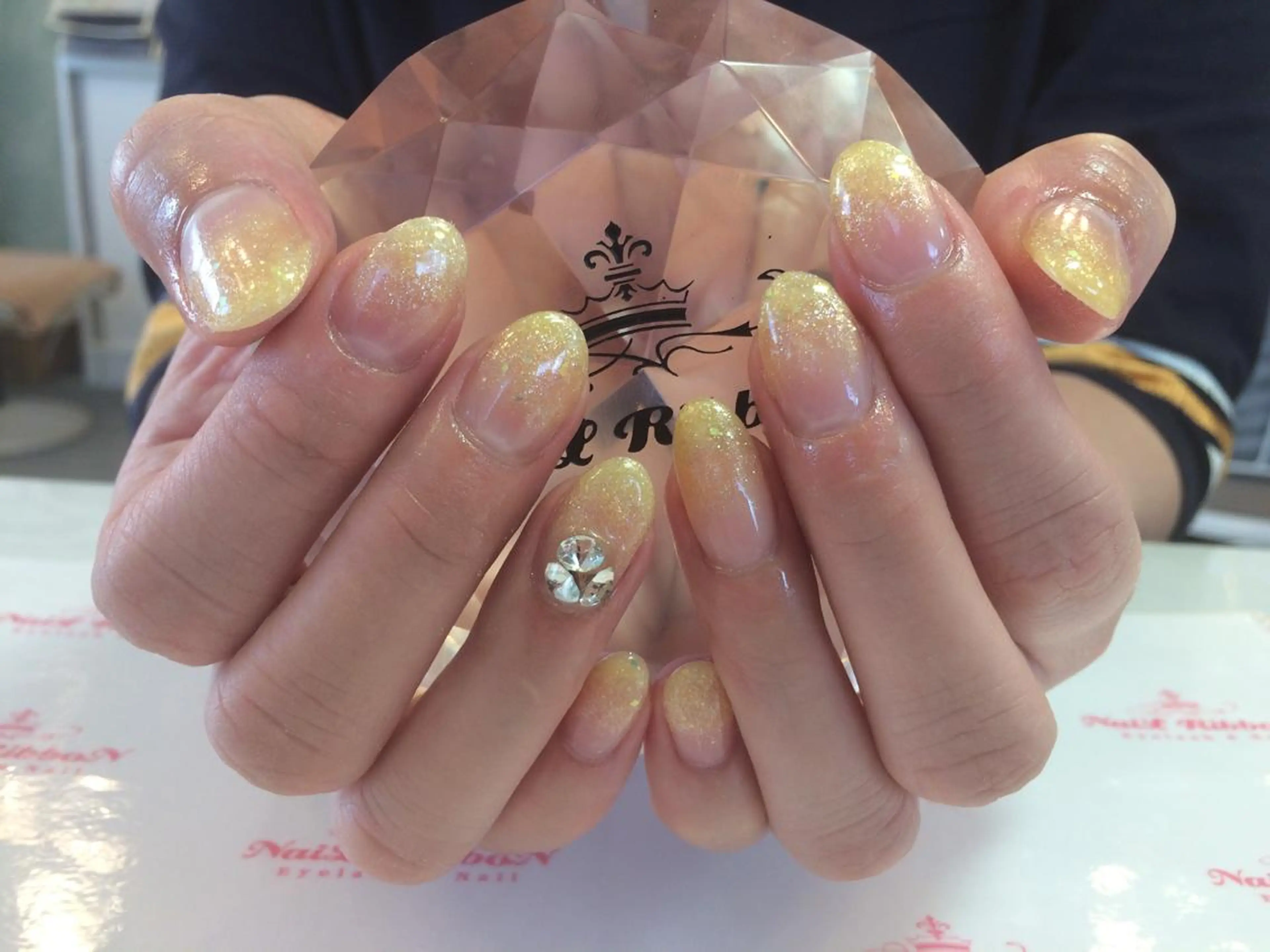 ネイル ネイルリボン 受付スタッフのネイルデザイン