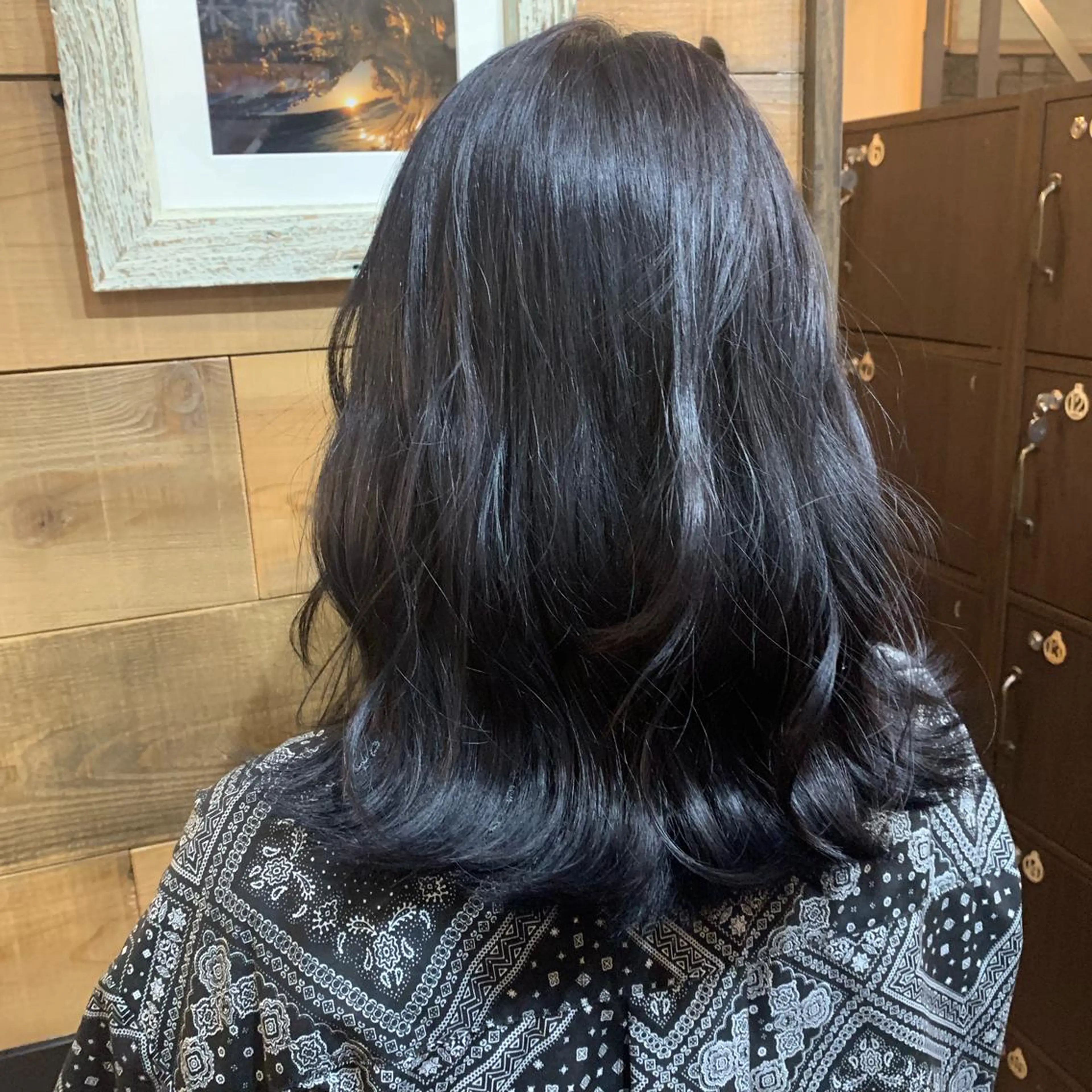 ミディアム カラー 黒髪 ブルーカラー ブルーブラック ヘアカラー SHIAN 八王子👼鬼塚さやかのヘアスタイル