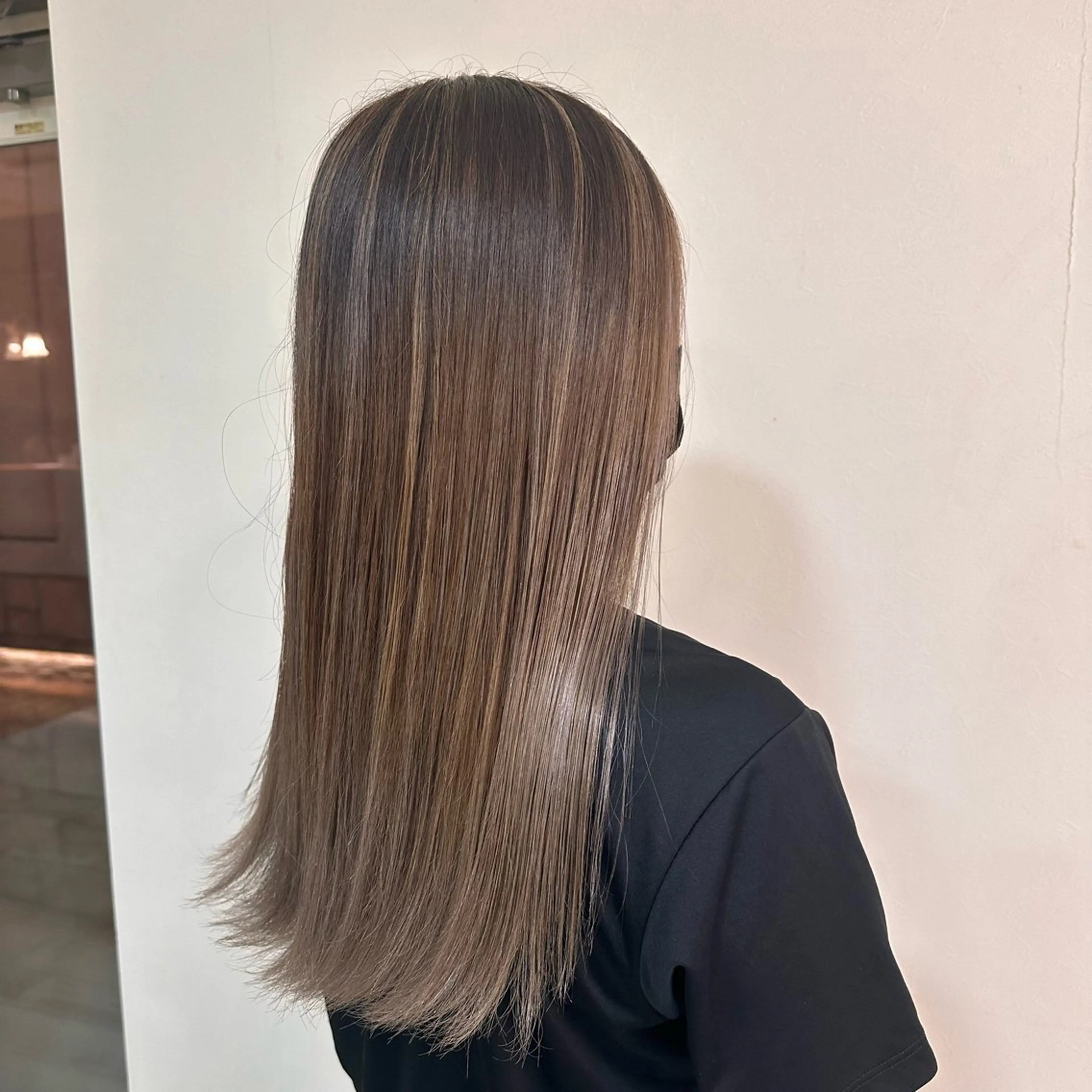 セミロング カラー 井上 莉緒のヘアスタイル