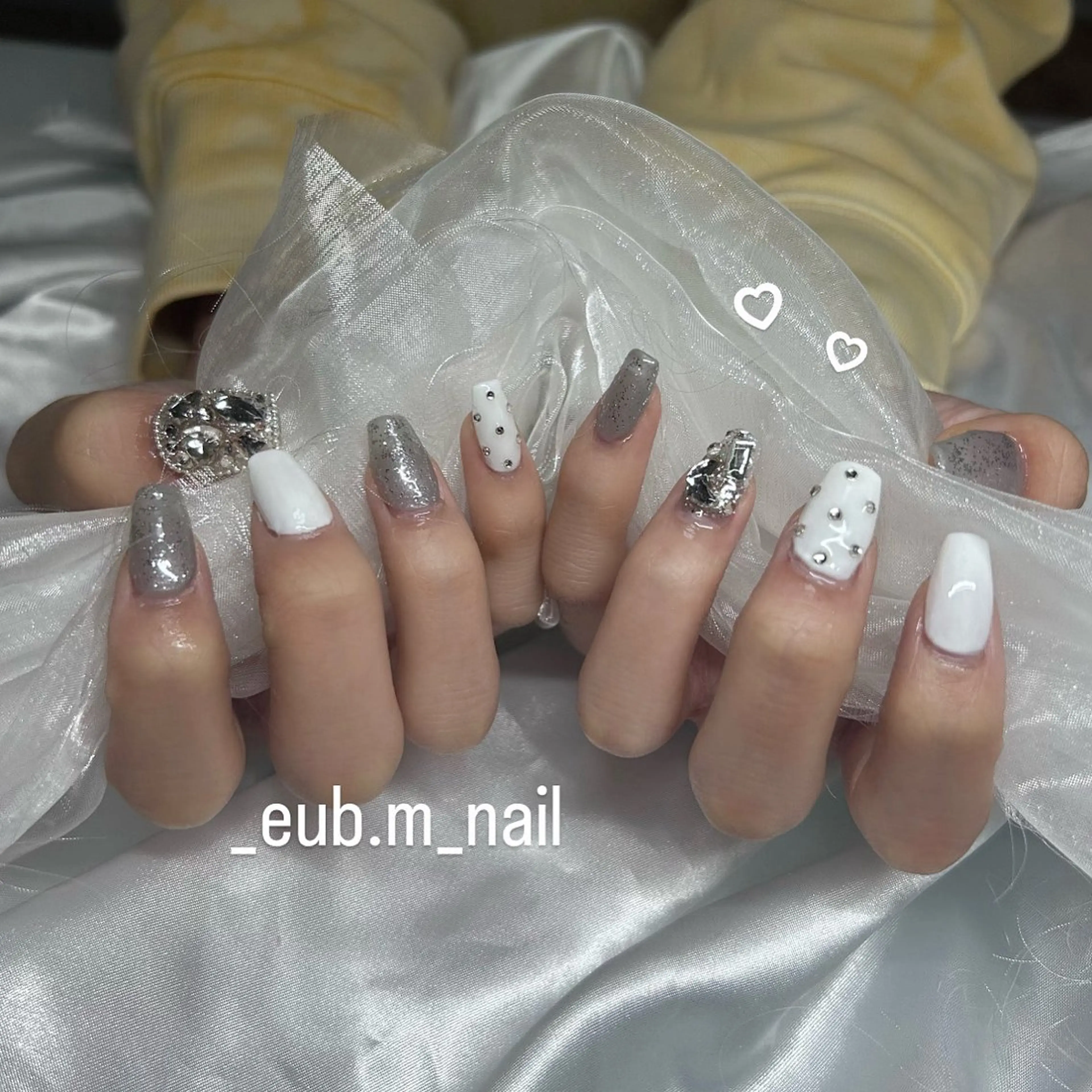 ネイル 持ち込み シルバー ストーンネイル ホワイト 深夜ネイルサロン eub.m_nailのネイルデザイン