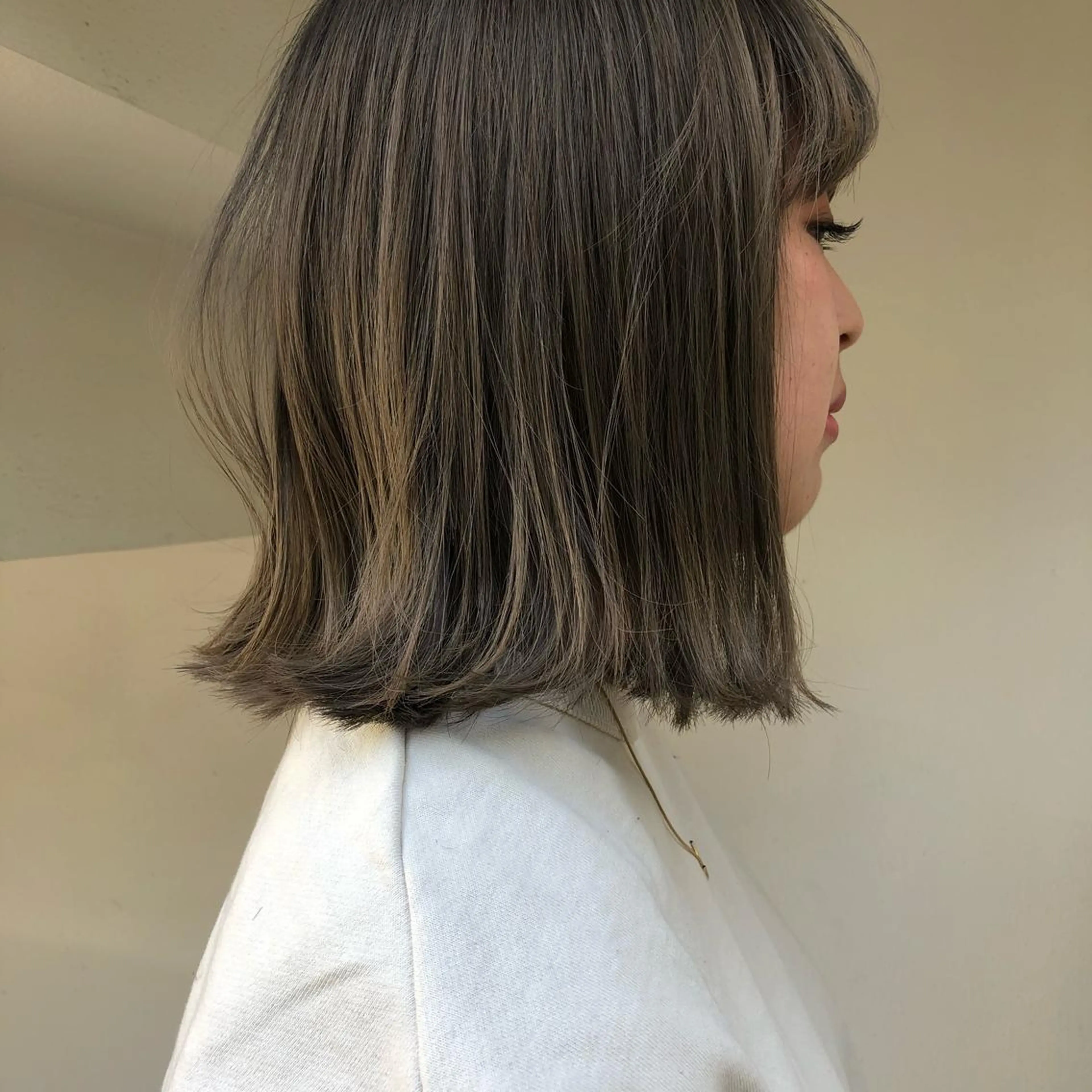 ミディアム カラー アッシュ アッシュグレー BRUNTJET所属・MAEDA MADOKAのヘアスタイル