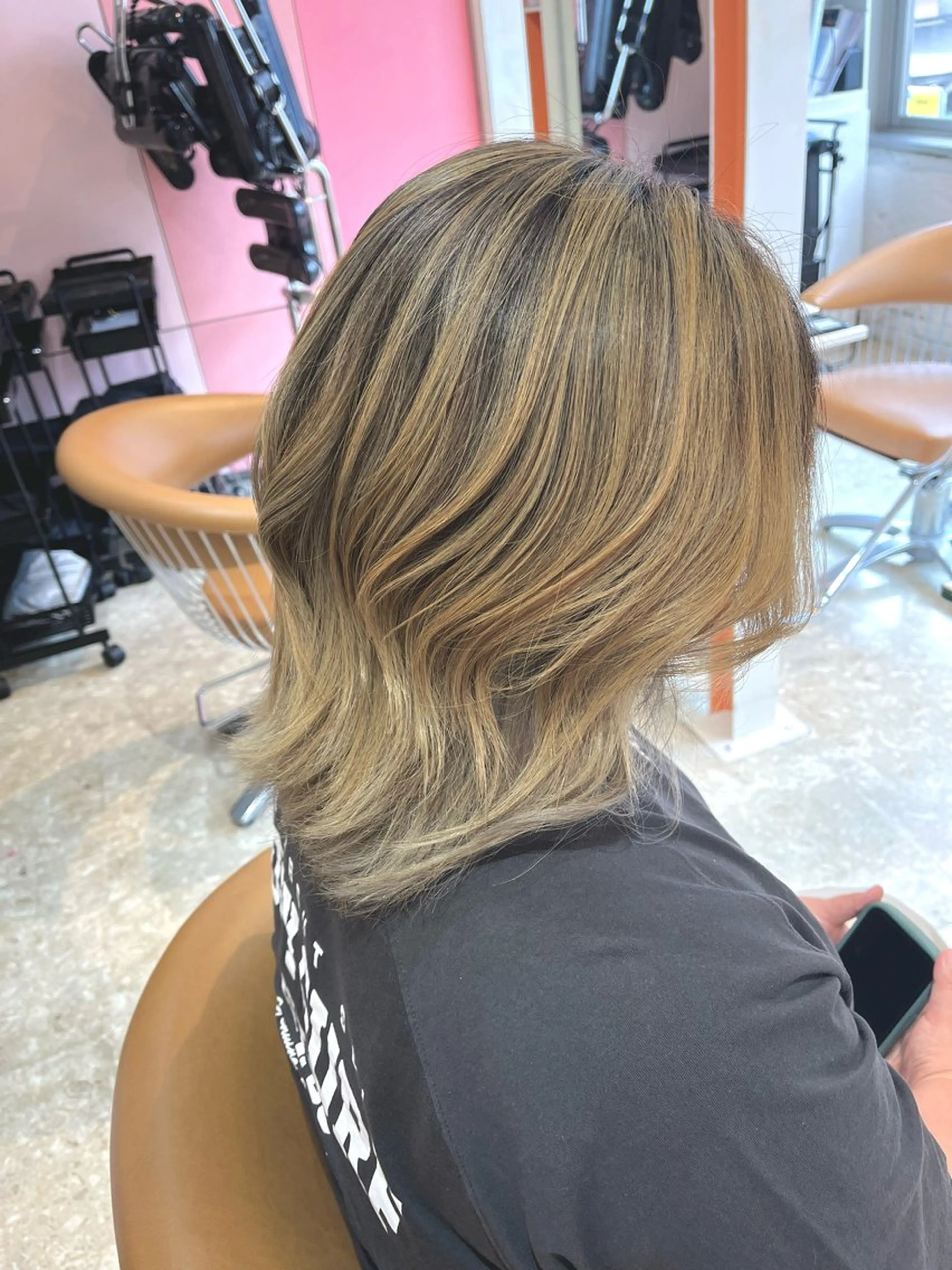 ミディアム カラー バレイヤージュ レイヤーカット ヘアカラー うしだ かおるのヘアスタイル