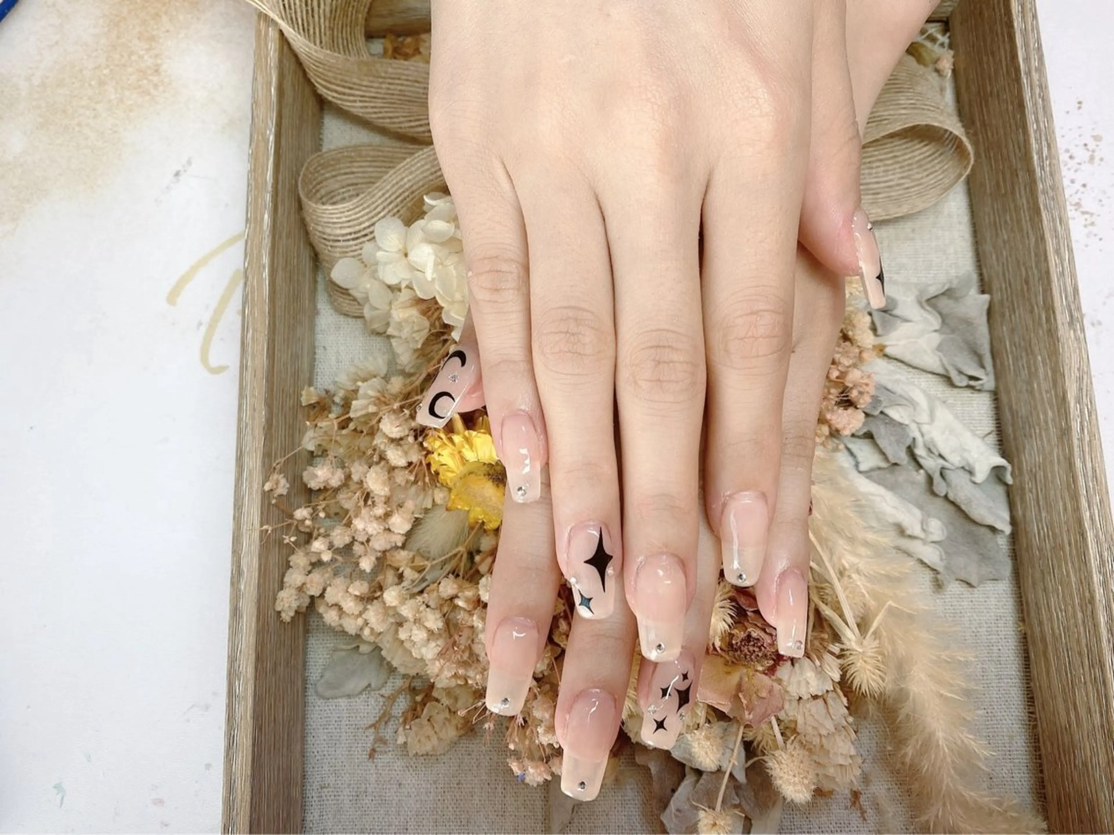 ネイル LEDアイラッシュ ∩_∩アオイのマツエク・マツパデザイン