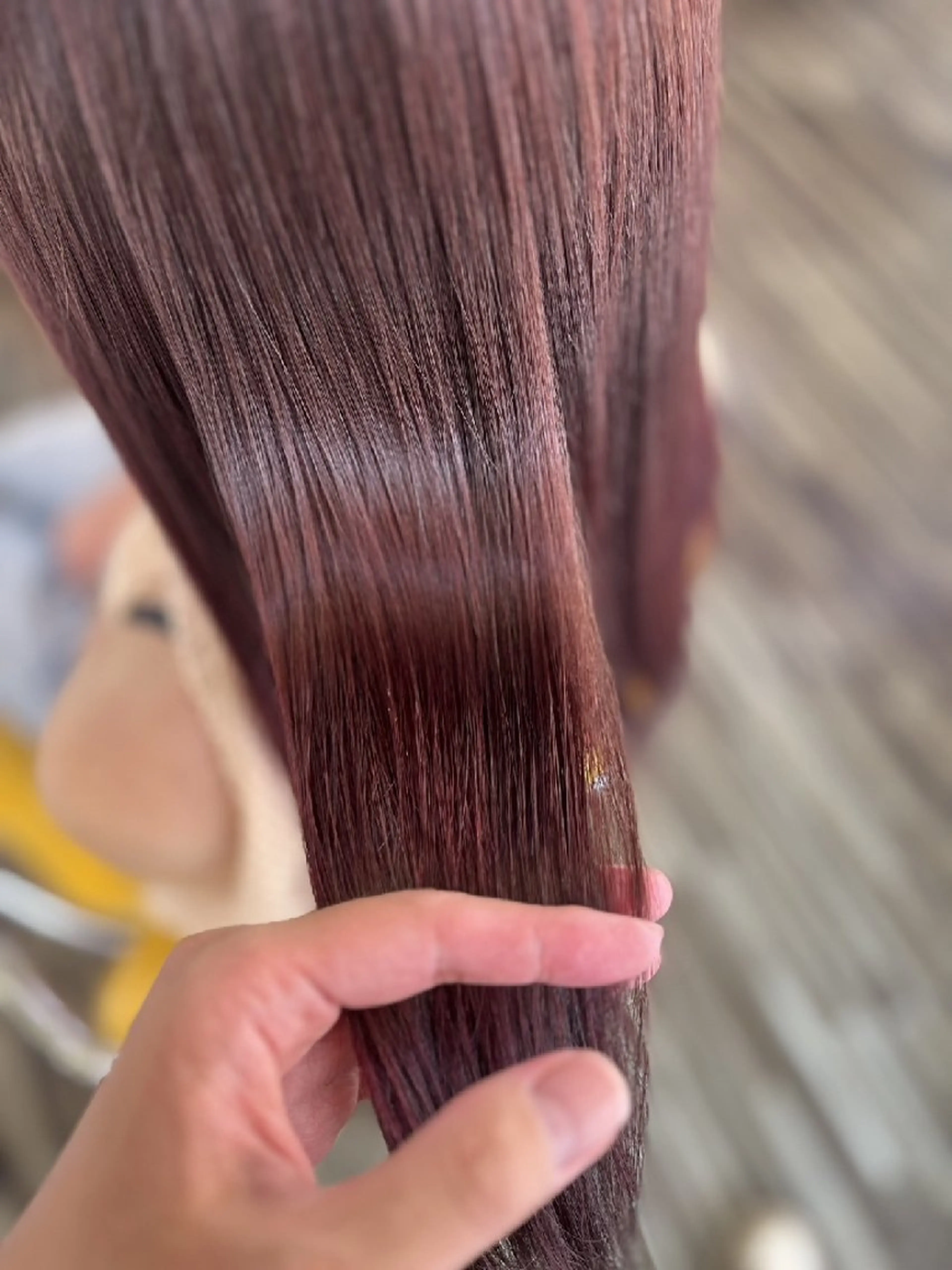 カラー レッドカラー ナオ ヤのヘアスタイル