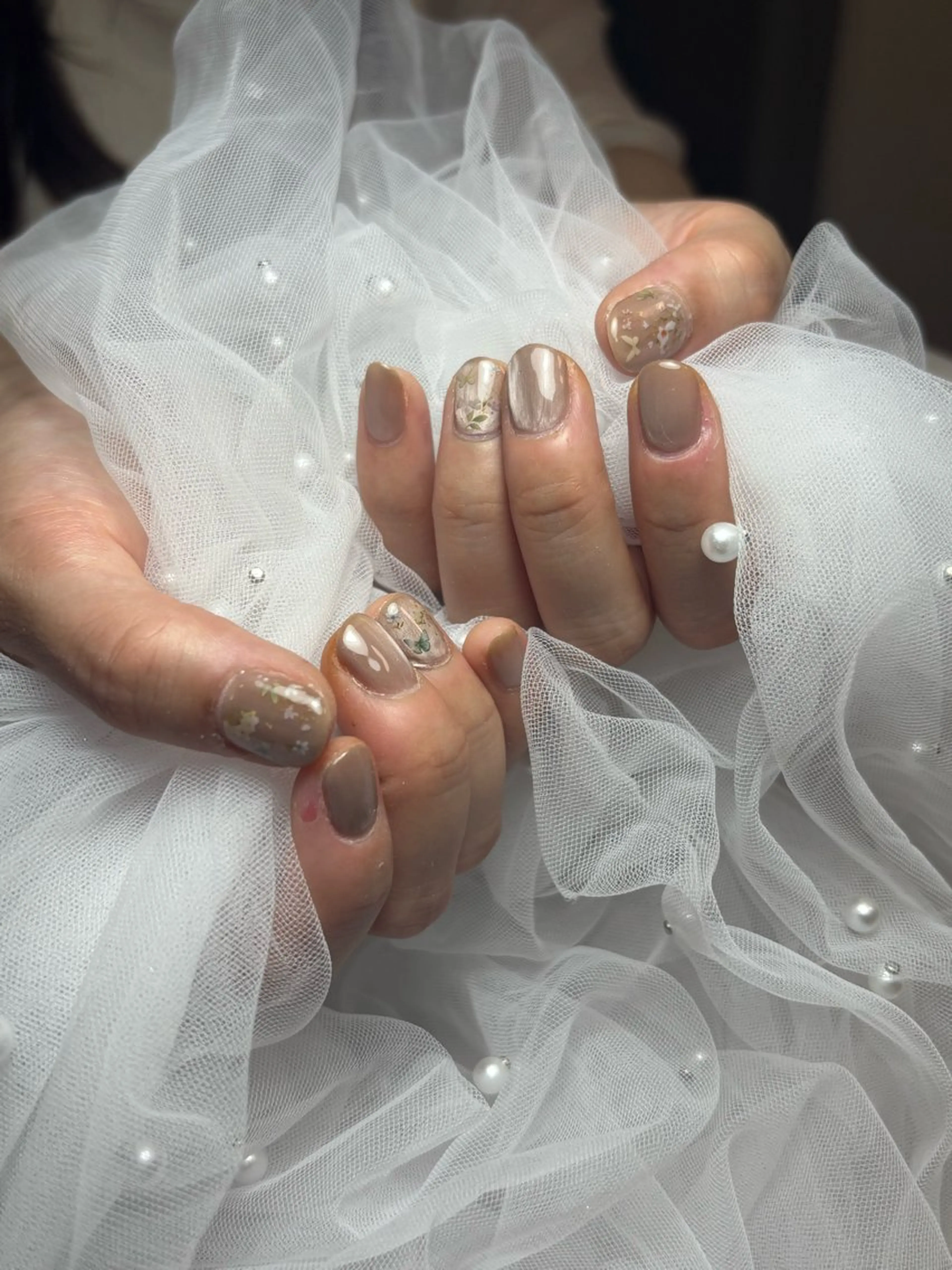 ネイル フラワーネイル 三本 綾奈のネイルデザイン