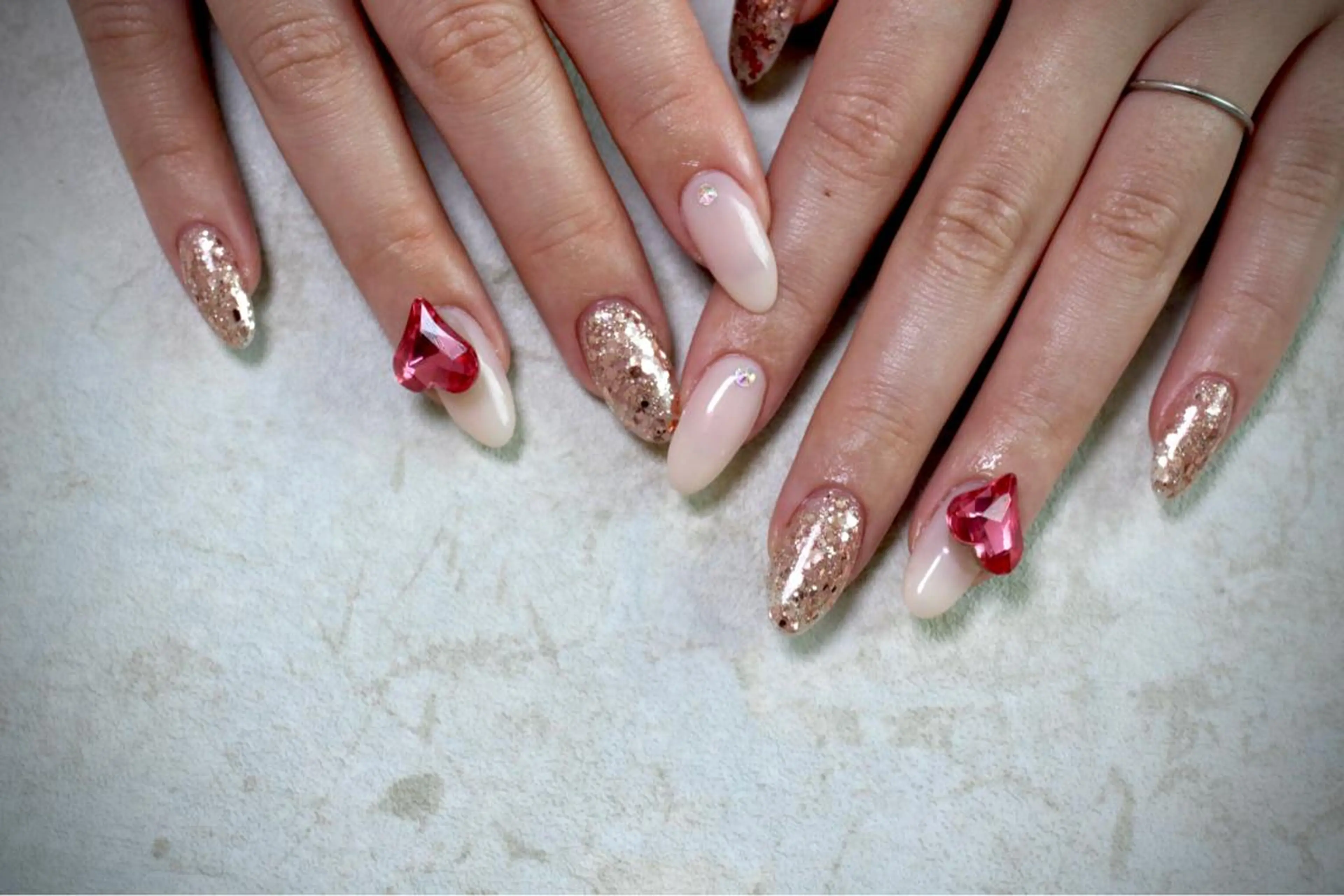 ネイル オーロラネイル カジュアル ジェルネイル ラメ(グリッター) マグネットネイル ハンドネイル MH Nailのネイルデザイン