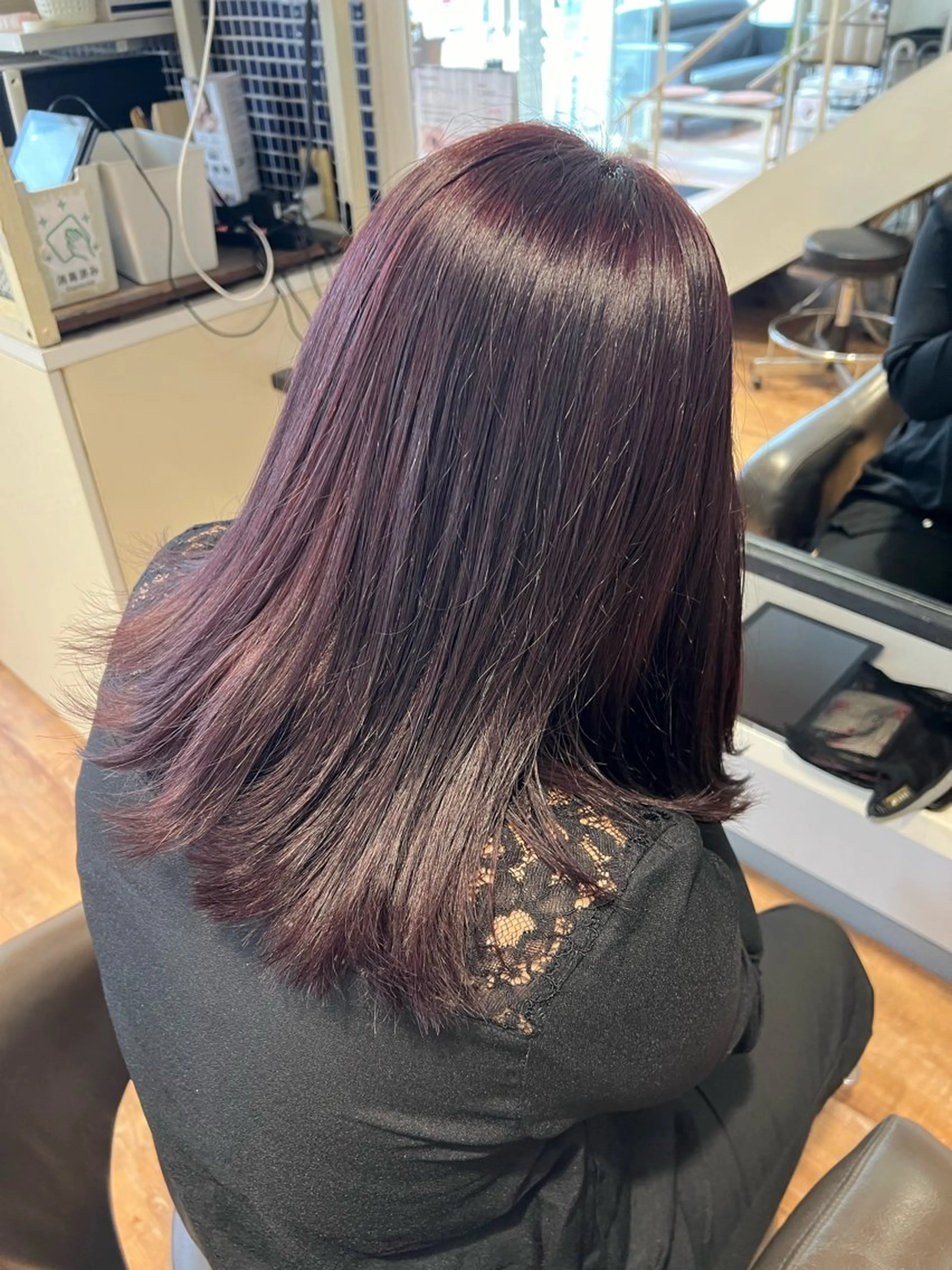 セミロング カラー カシス ラベンダーカラー ヘアカラー トリートメント 石野 友唯のヘアスタイル