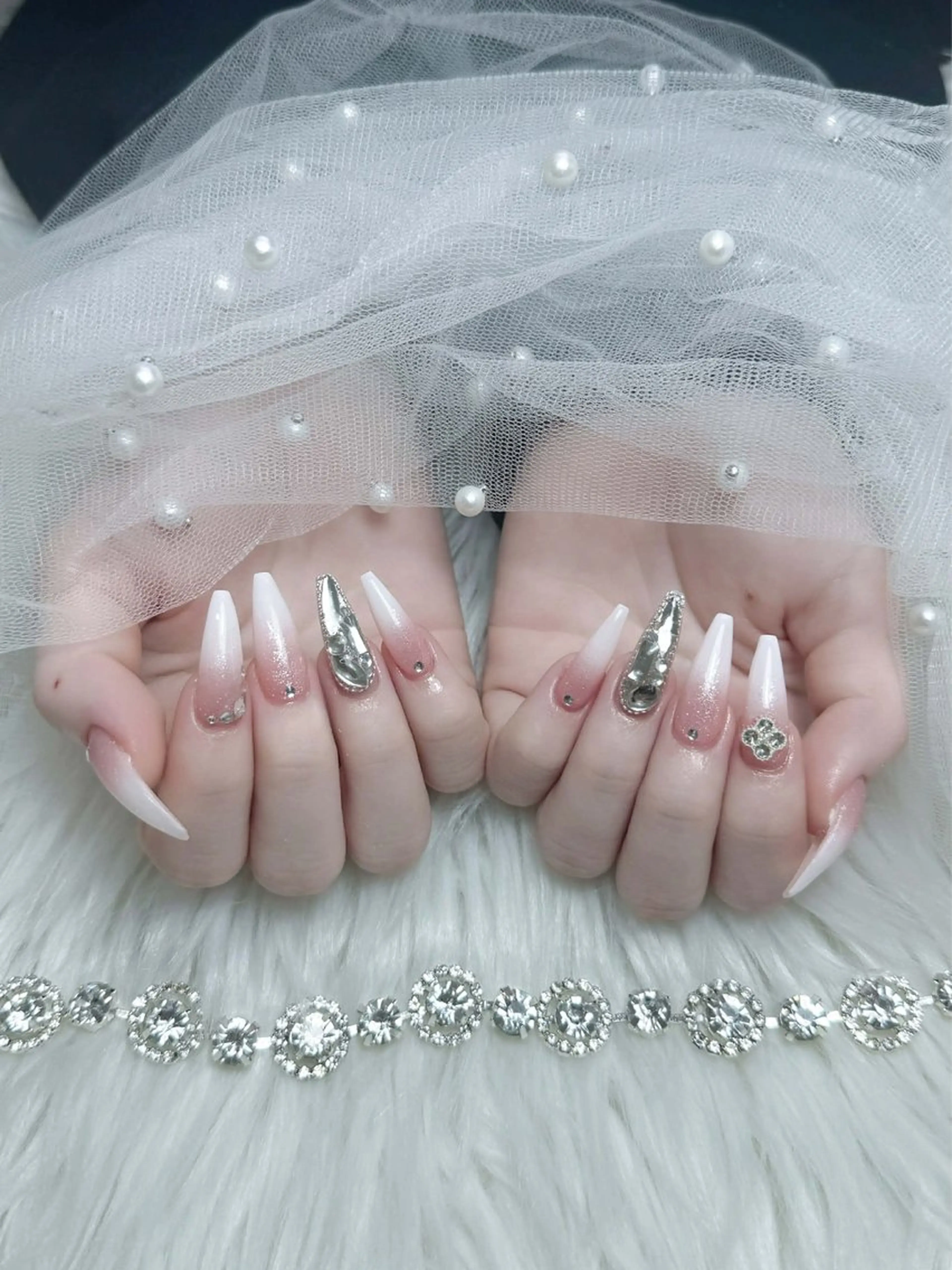 ネイル アートネイル オーロラネイル ブラウン ジェルネイル グラデーション ハンドネイル ハンドケア Nova Nailのネイルデザイン