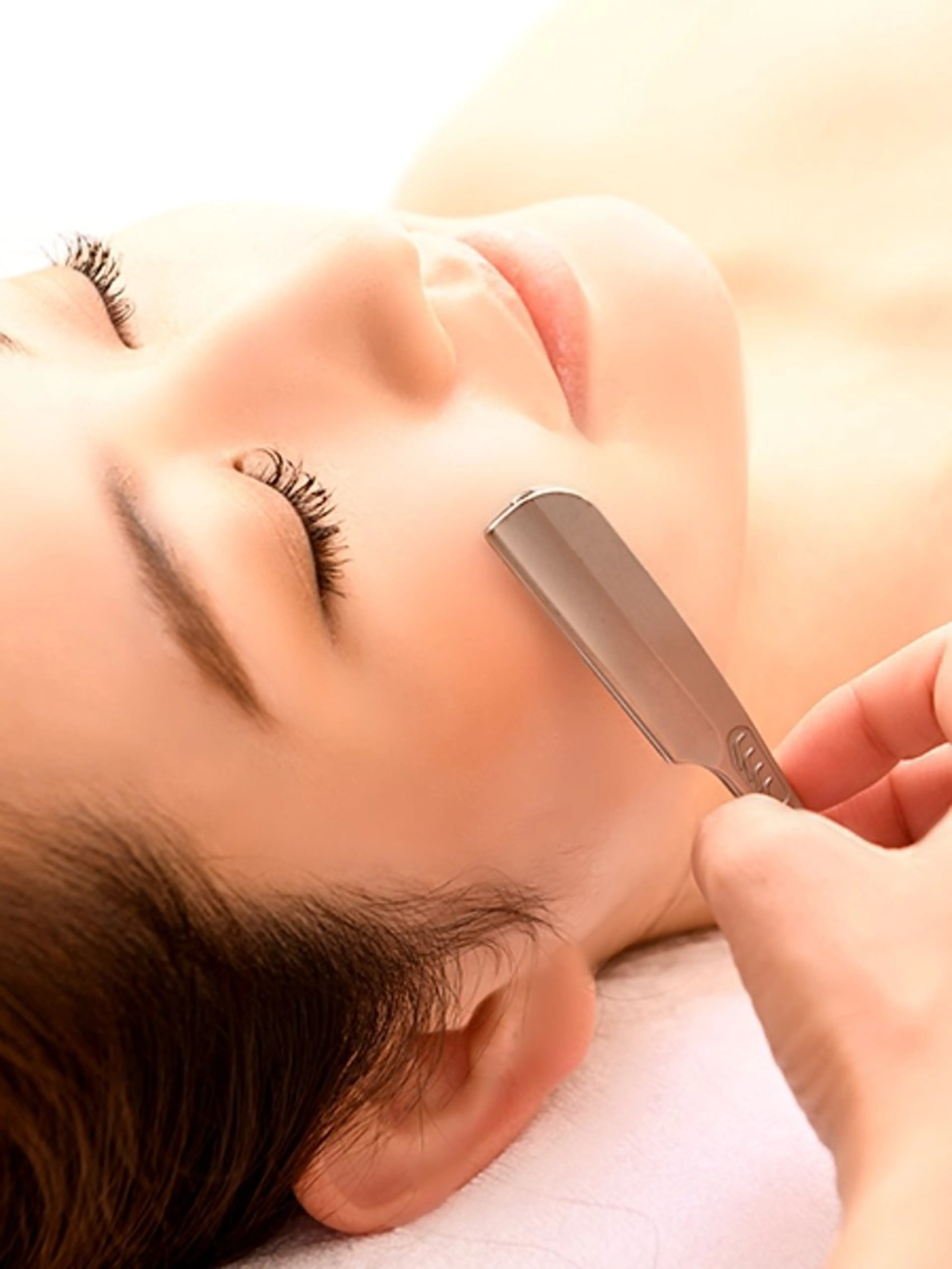 【眉デザイン選べるパック付】シェービングフルコース(顔,襟足,保湿)✨🌝クレンジング→お顔剃り→保湿→襟剃りの写真