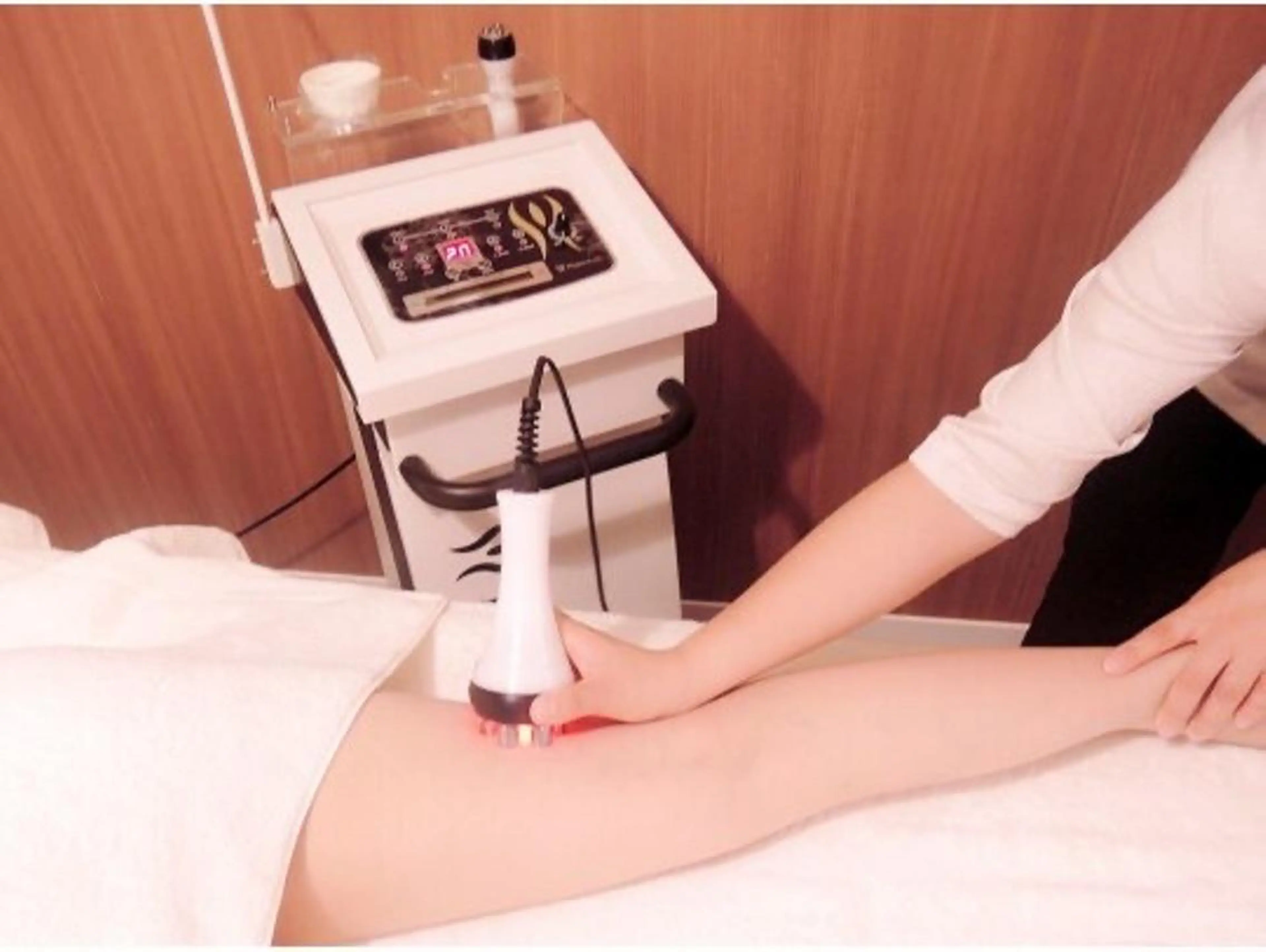 👍 【本気痩身&結果重視】 痩身ハイパー最高の脚線美へ徹底美脚コース 【70分】\ 7,800の写真