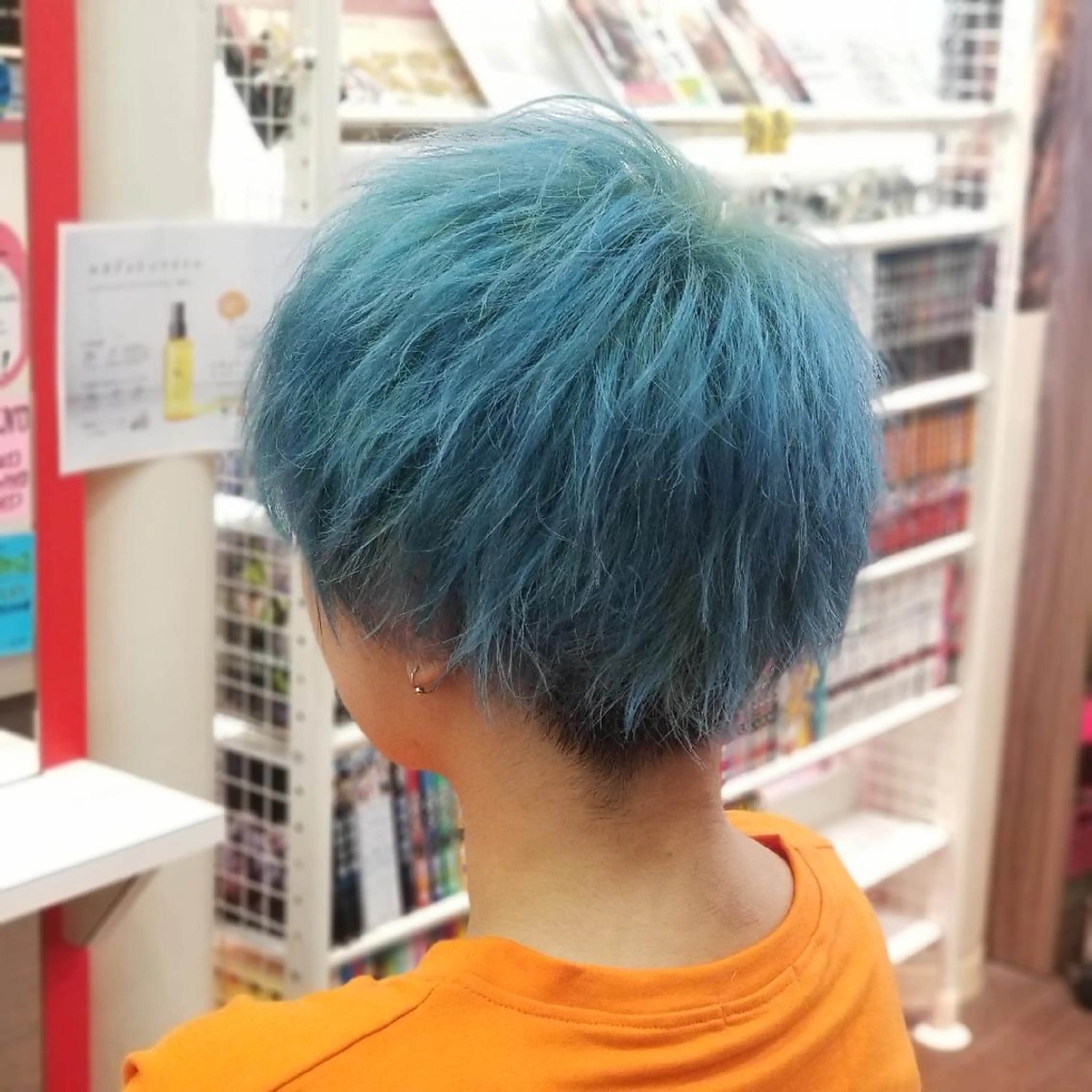 ショート カラー ブリーチ ブルーカラー ヘアカラー 植田 /エクステ /ブリーチ/髪質改善のヘアスタイル