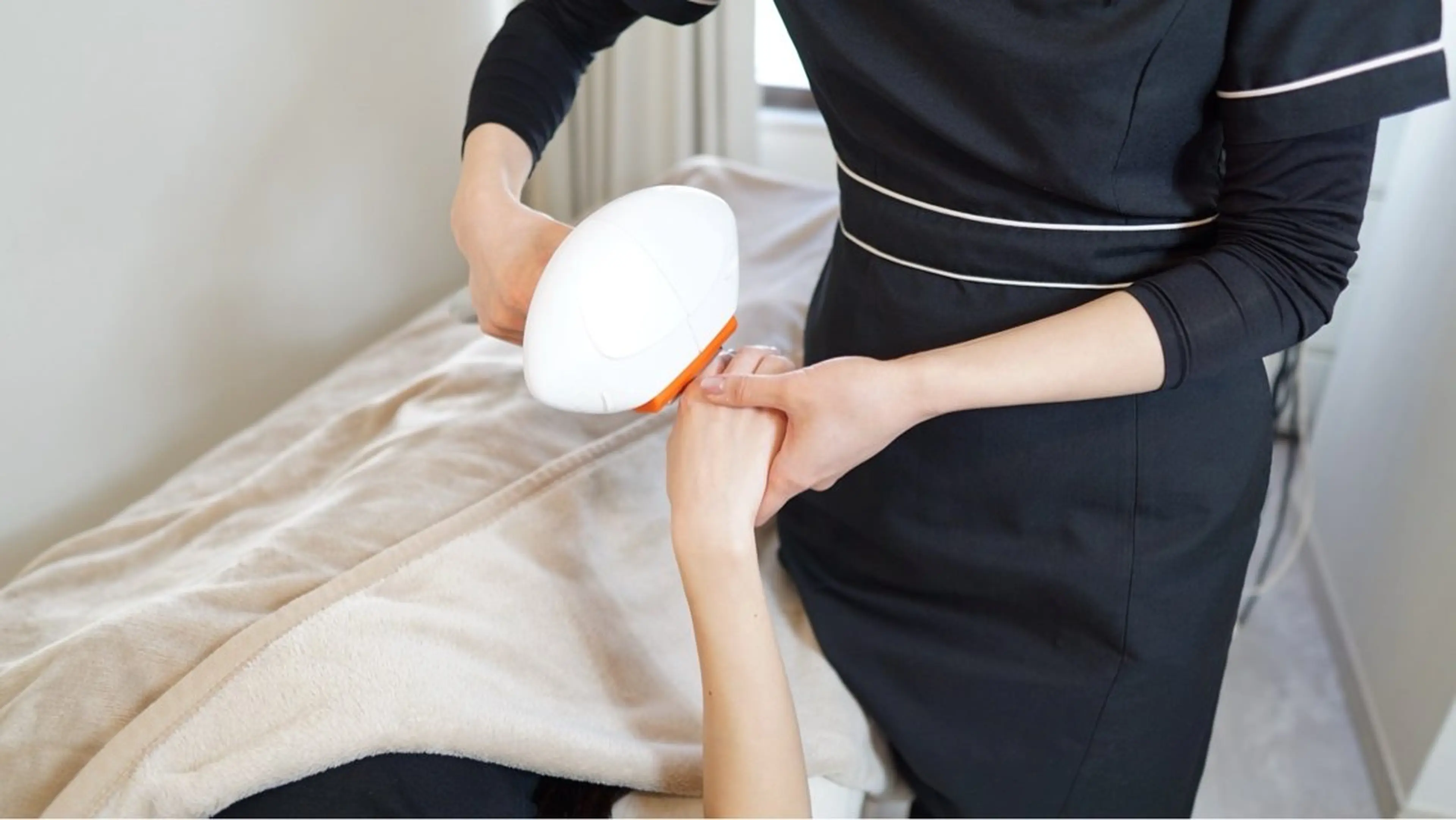 【女性部分脱毛】お好きな箇所2部位(頸.顔.背中.お腹胸.脇.手.足.VIO)お好みの形にシェービング付き💫30分の写真