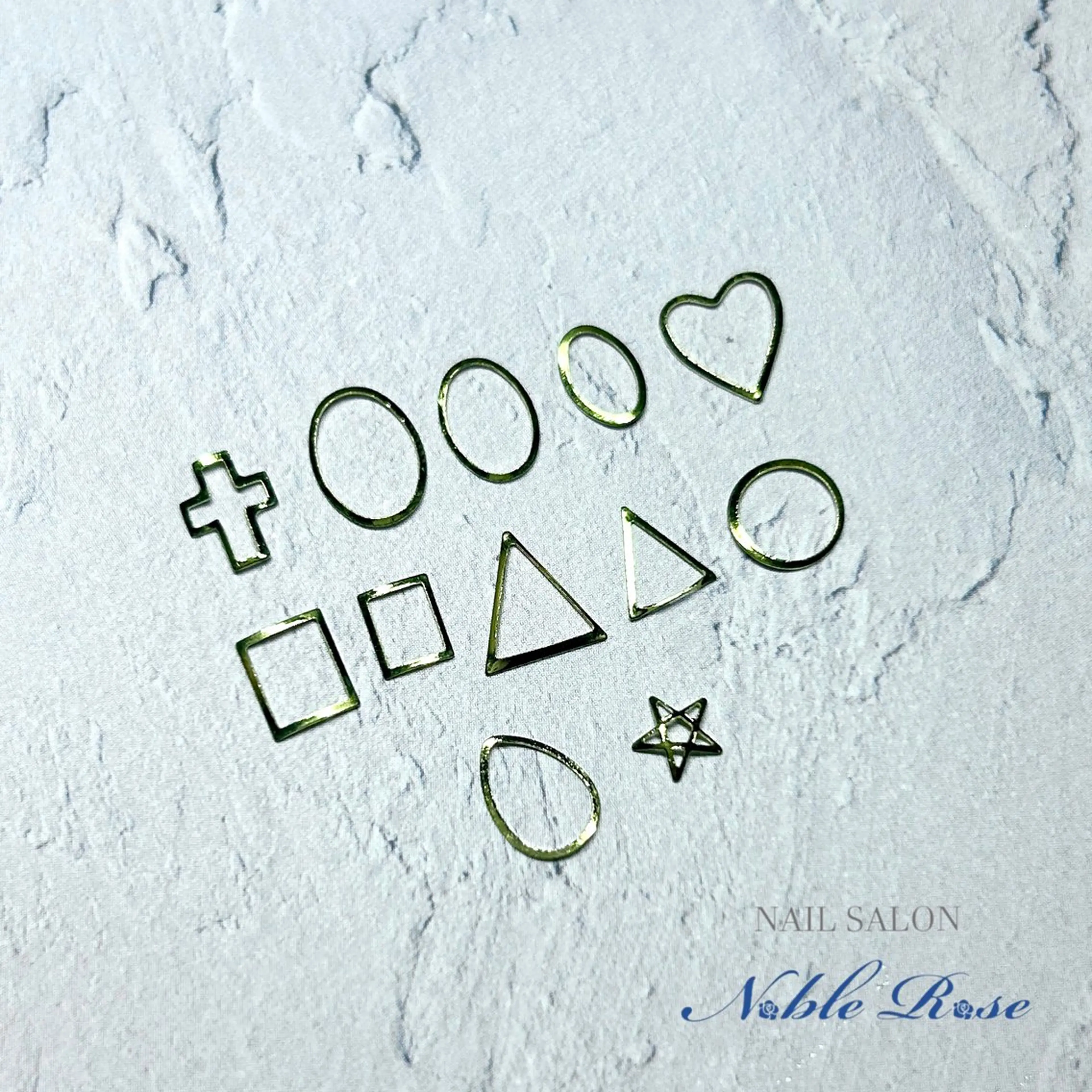 ネイル ゴールド Noble Rose🥀のネイルデザイン