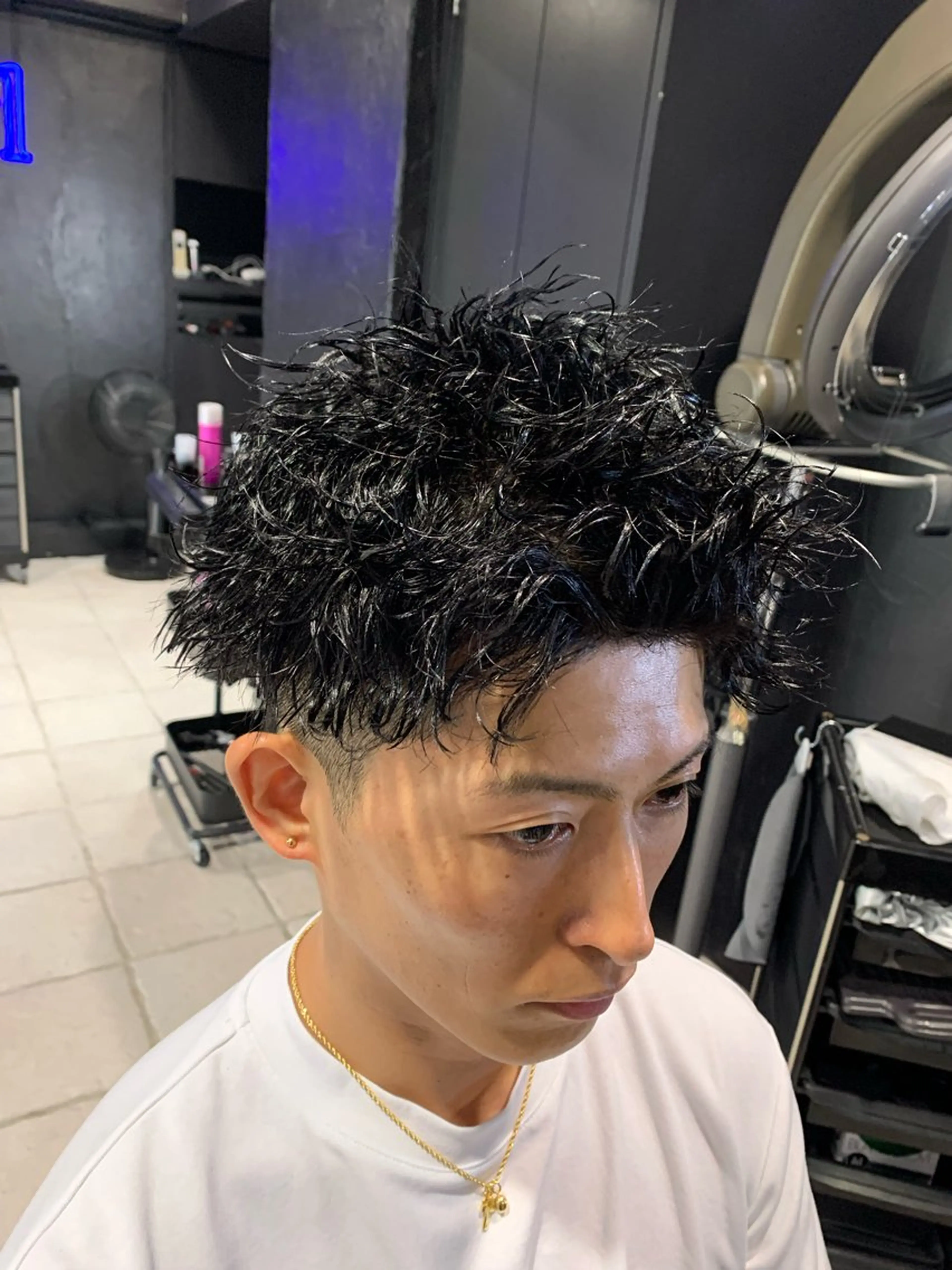 ショート メンズ メンズハイライト メンズパーマ プードルパーマ スペインカール スパイキーショート メンズパーマ/難波/ 心斎橋　室園亮佑のヘアスタイル