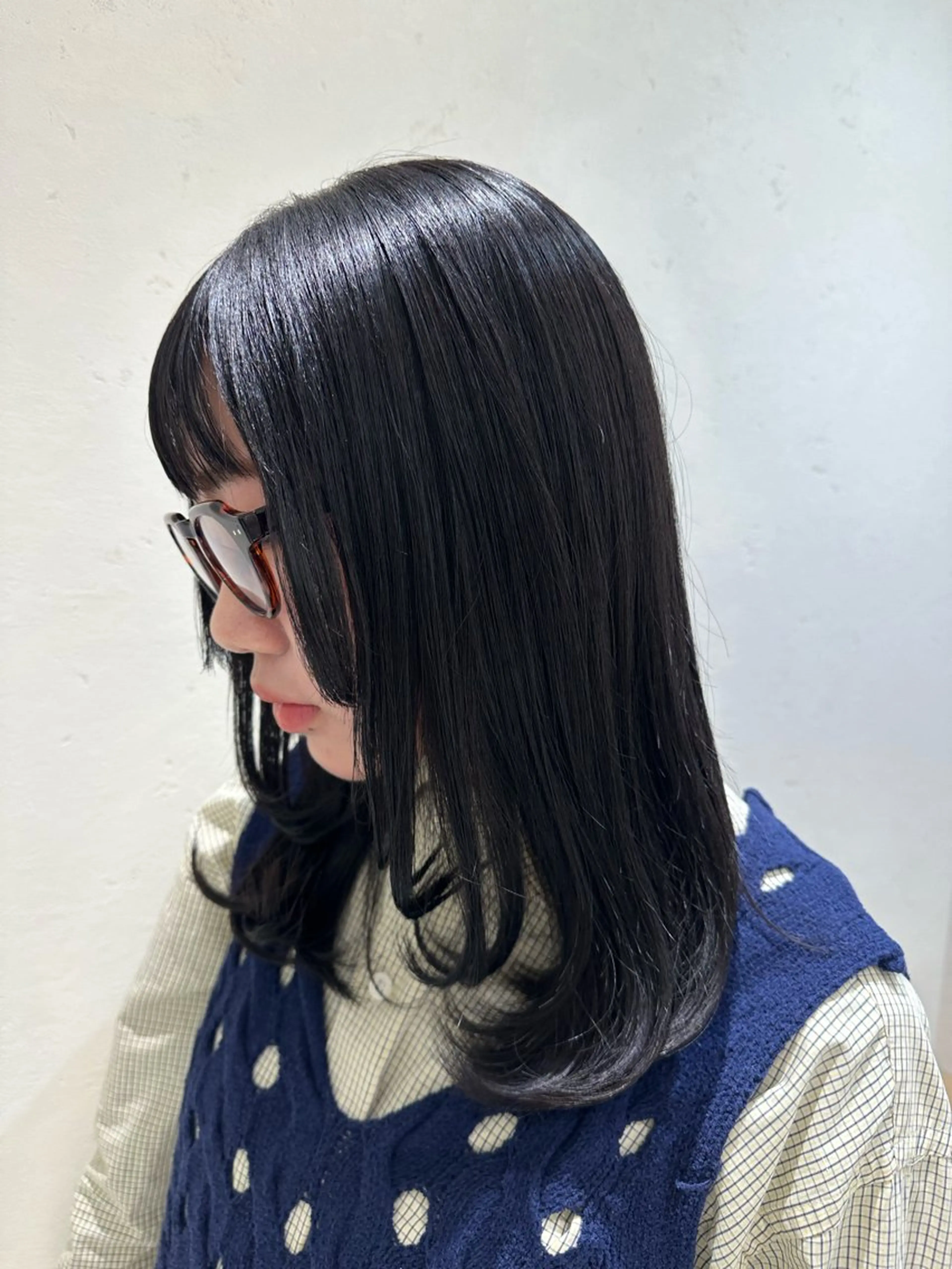 ミディアム レイヤーカット 小顔カット PRIMA所属・倉地 芹奈のヘアスタイル