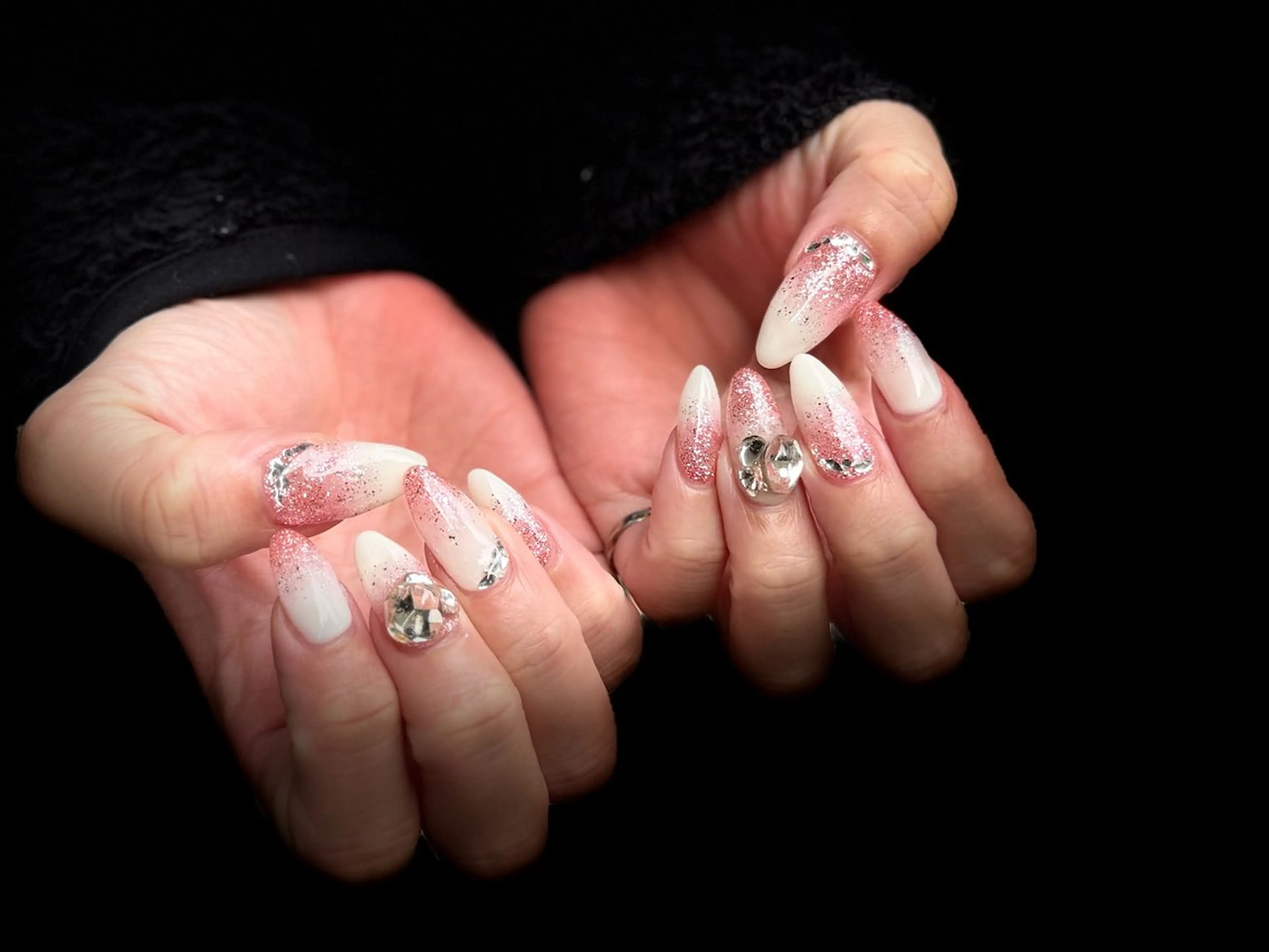 ネイル グラデーション キラキラネイル ピンク 春ネイル ハンドネイル ✴︎ C+nailのネイルデザイン