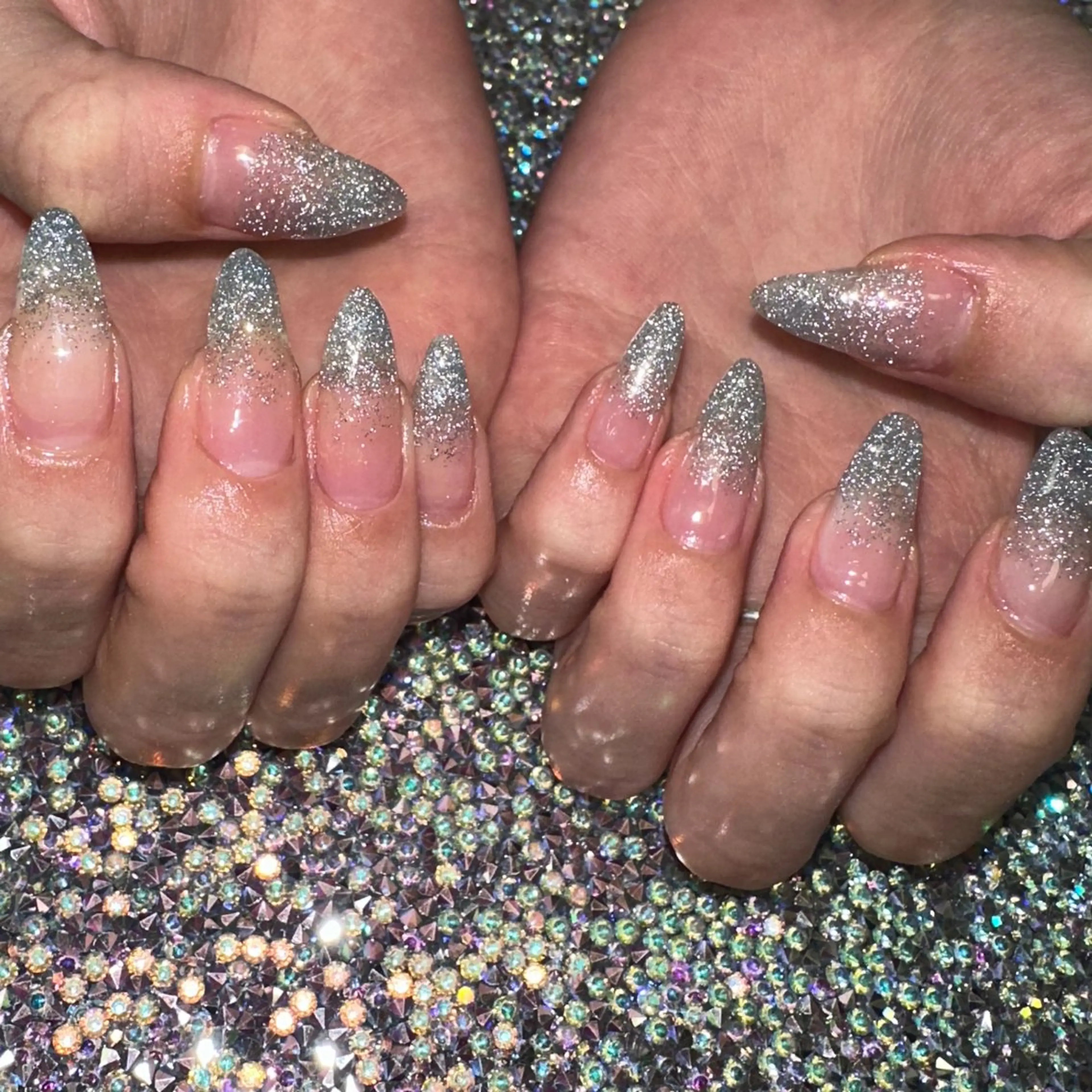 デビューネイリスト施術🎀初めての方にもおすすめ✨️人気ラメグラデーション✨️(オフあり)の写真