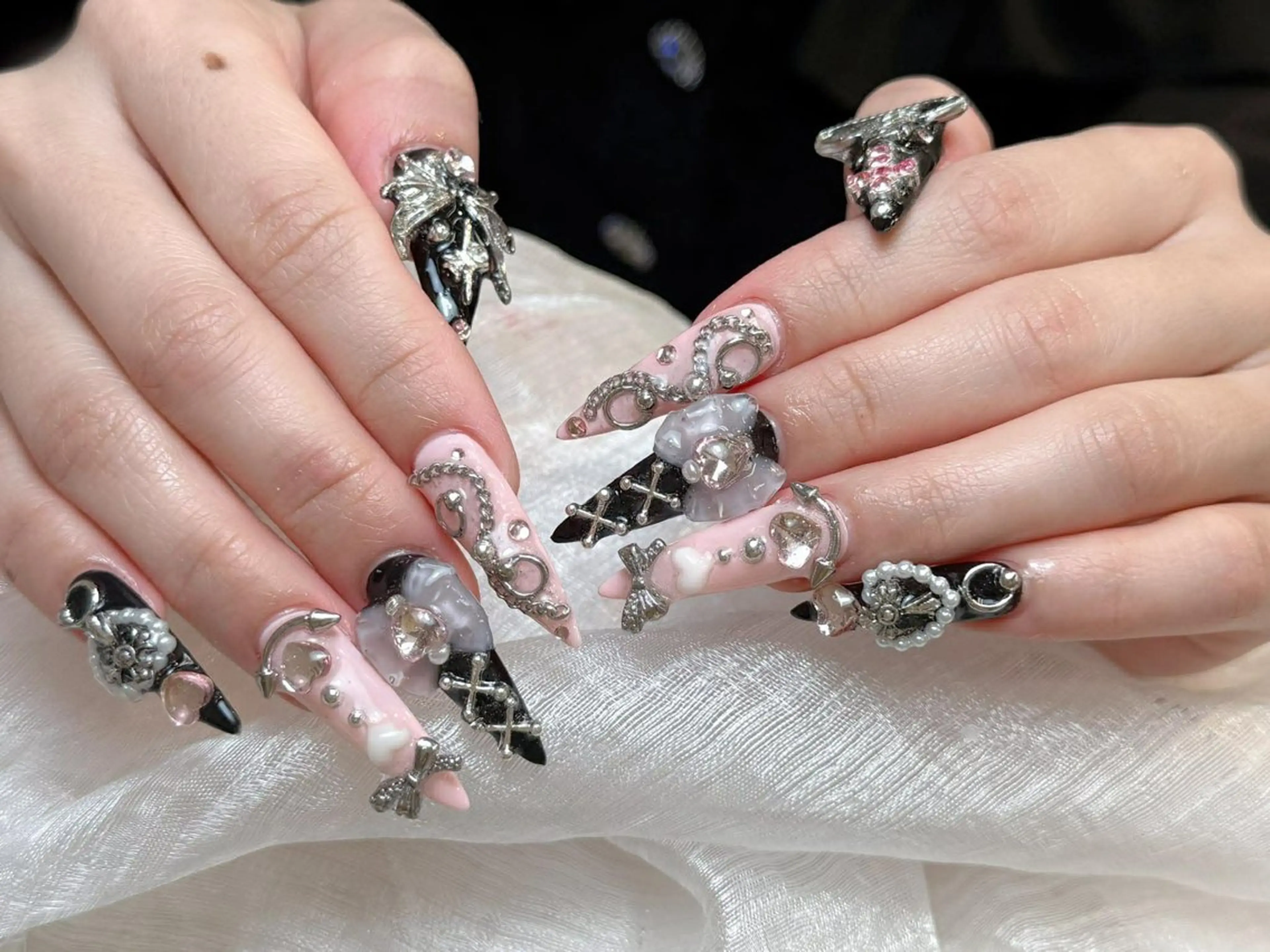 ネイル フレンチネイル ジェルネイル ガーリー 韓国ネイル ロングネイル ハンドネイル NieNail Nezukoのネイルデザイン