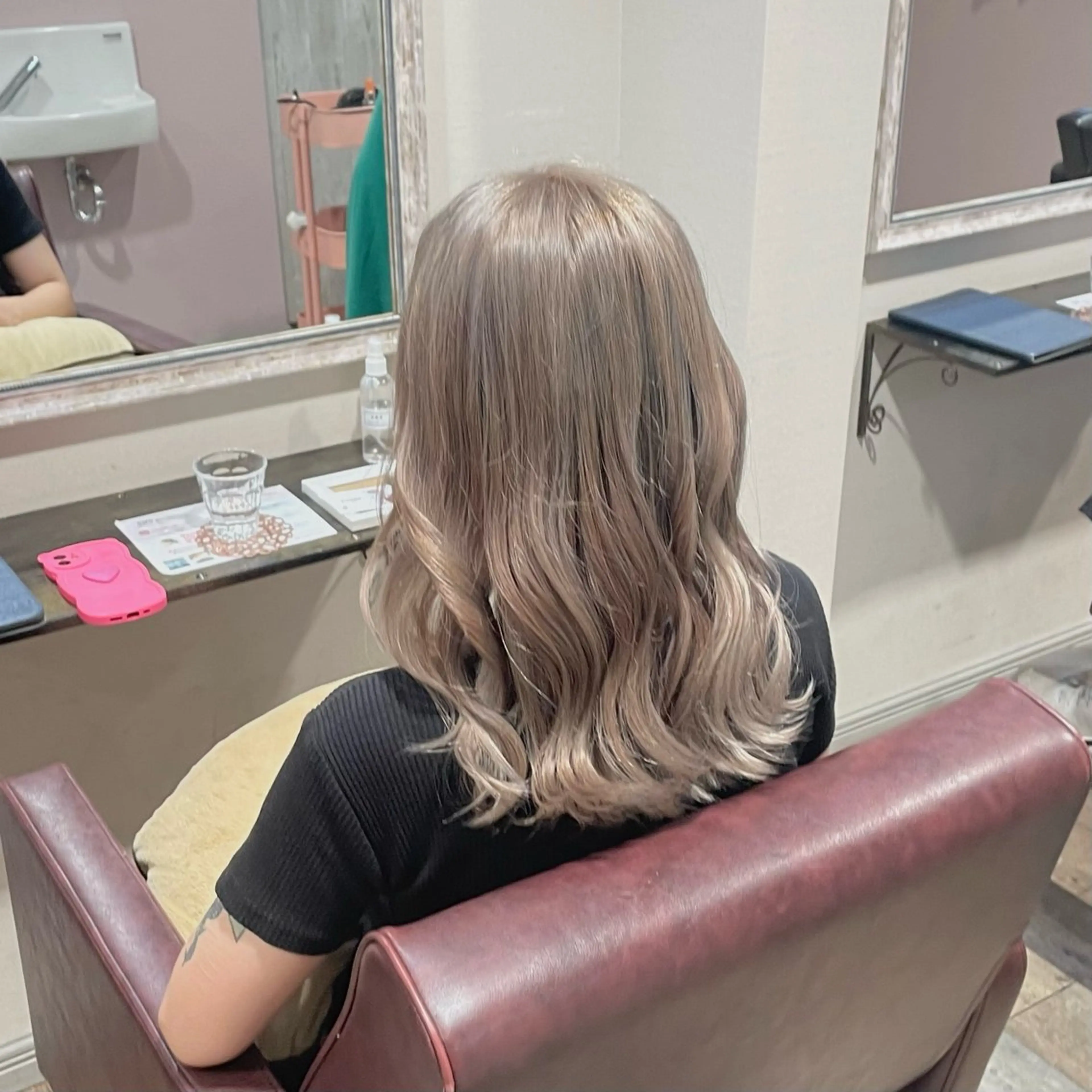 セミロング 夏向/ハイトーン /パーマのヘアスタイル