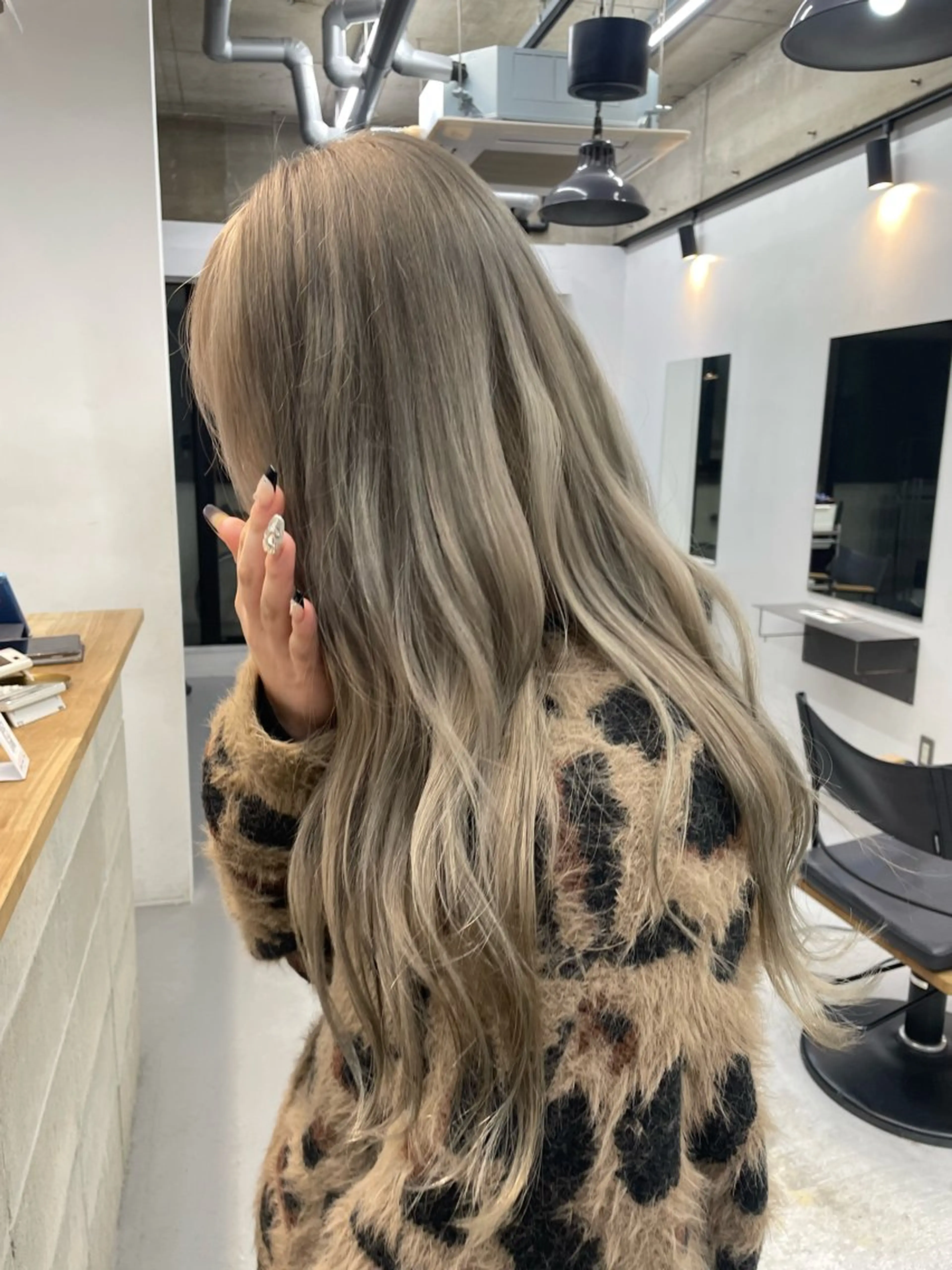 ロング カラー ヘアカラー トリートメント カットモデル/ ハイトーン/ゆうあのヘアスタイル