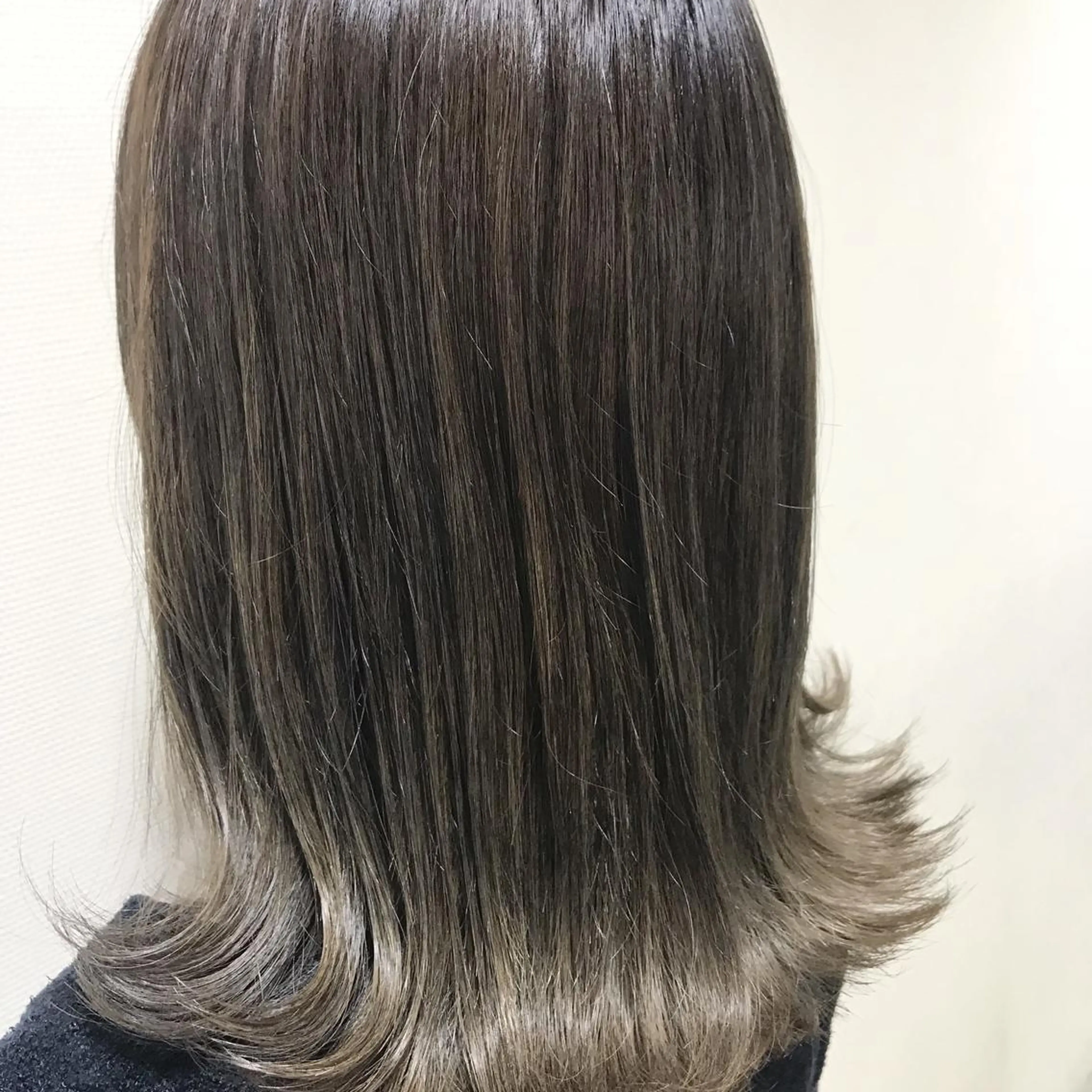 ミディアム カラー 外ハネヘア VOCE所属・北川 泰之のヘアスタイル