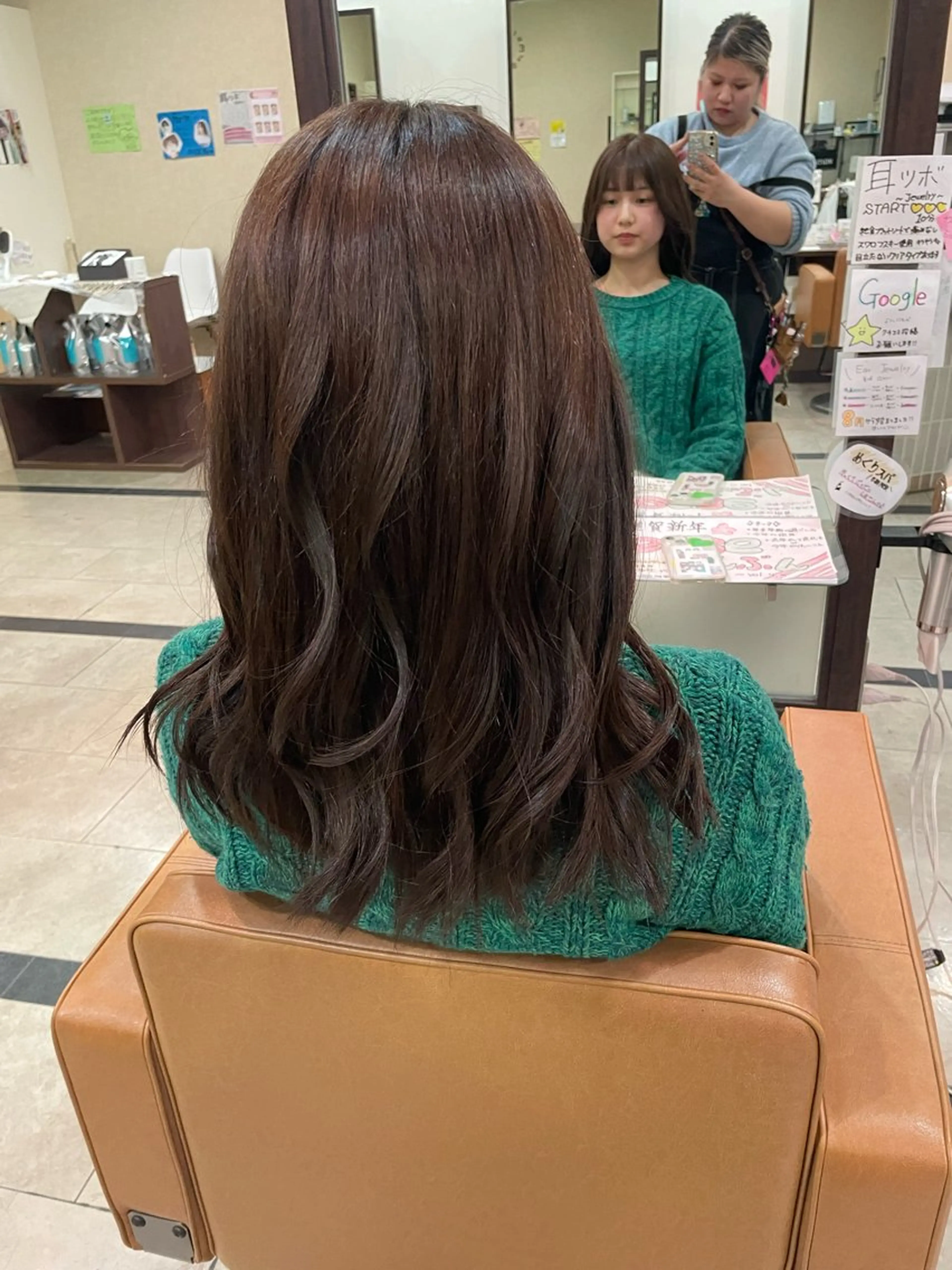 ロング カラー ヘアアレンジ 川上 彩華のネイルデザイン