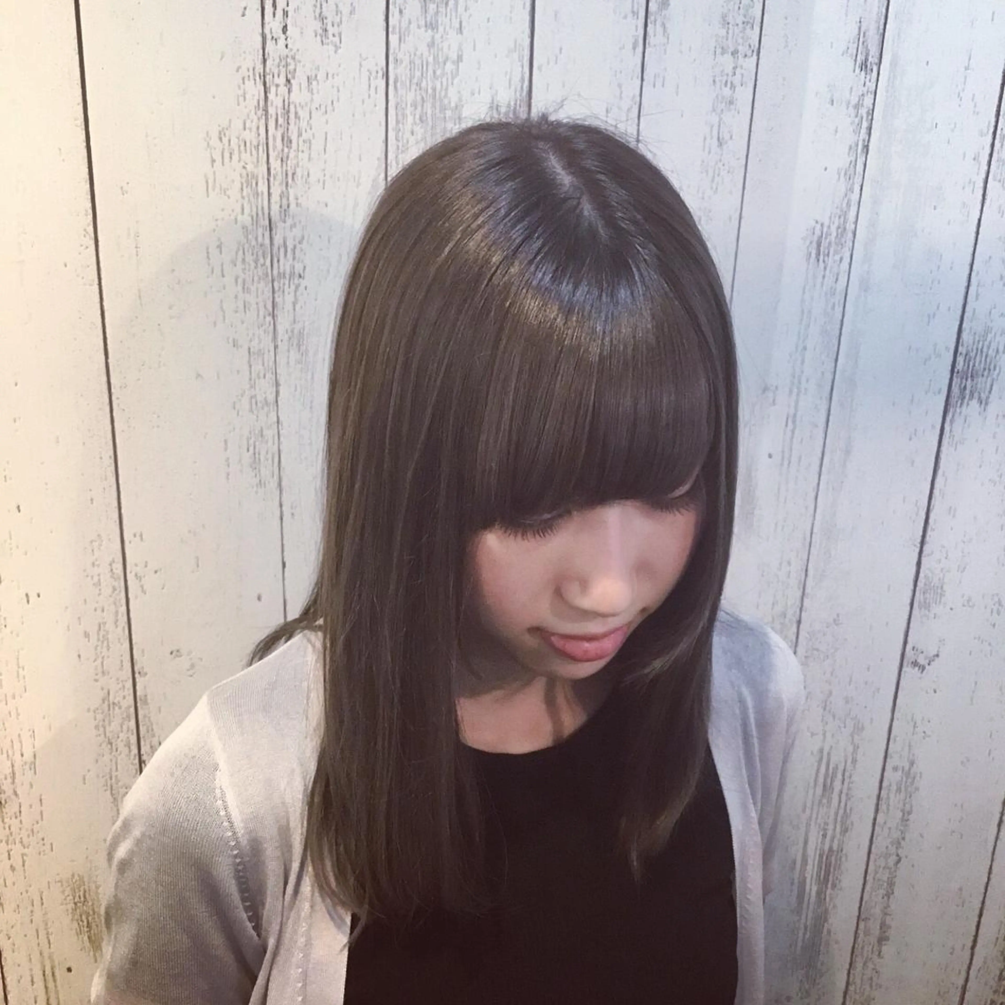 セミロング カラー カット 縮毛矯正 トリートメント embrace エンブレイスのヘアスタイル