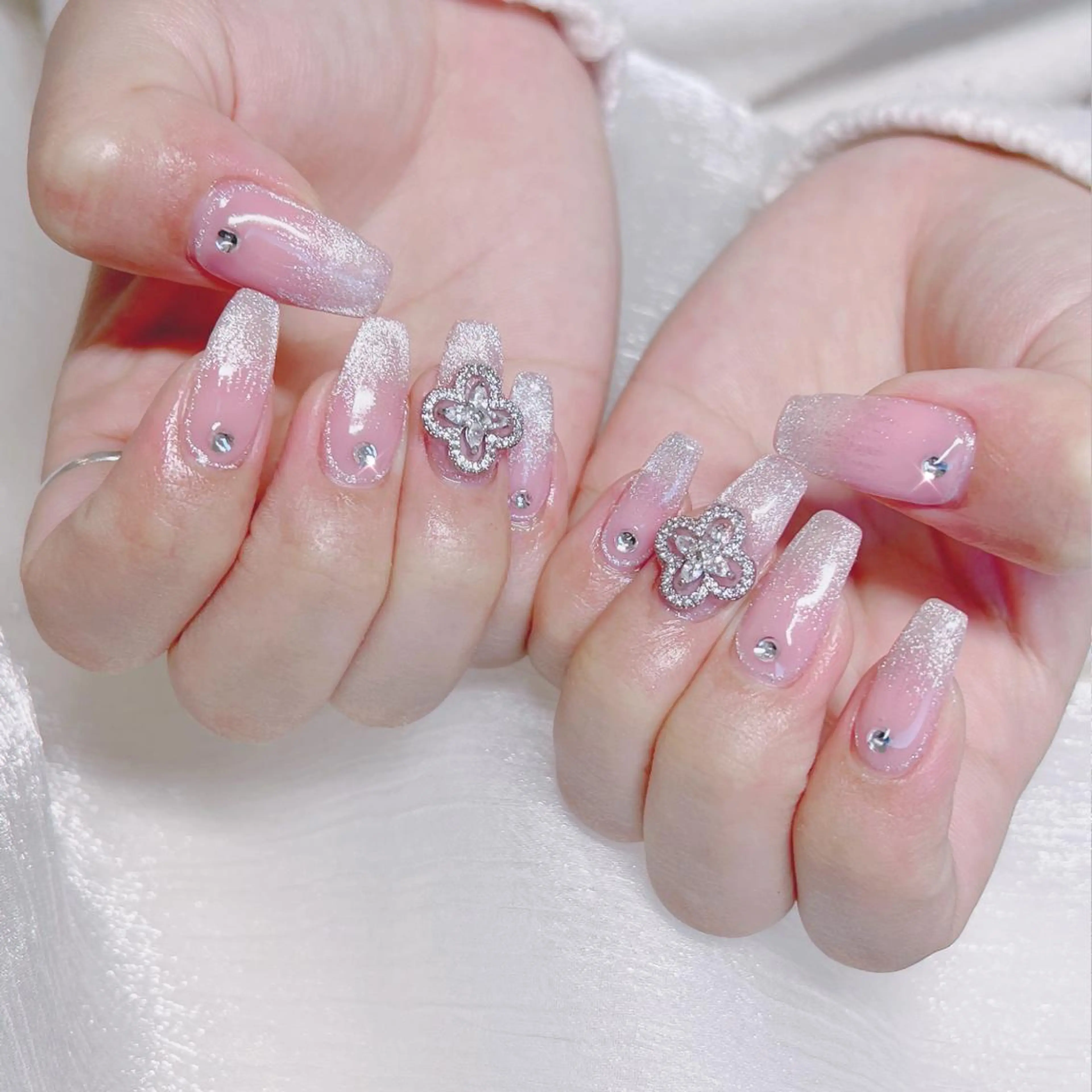 ネイル オーロラネイル フットネイル フレンチネイル ジェルネイル 韓国ネイル ハンドネイル ハンドケア 【ENサロン】 Rei🎀Nailのネイルデザイン