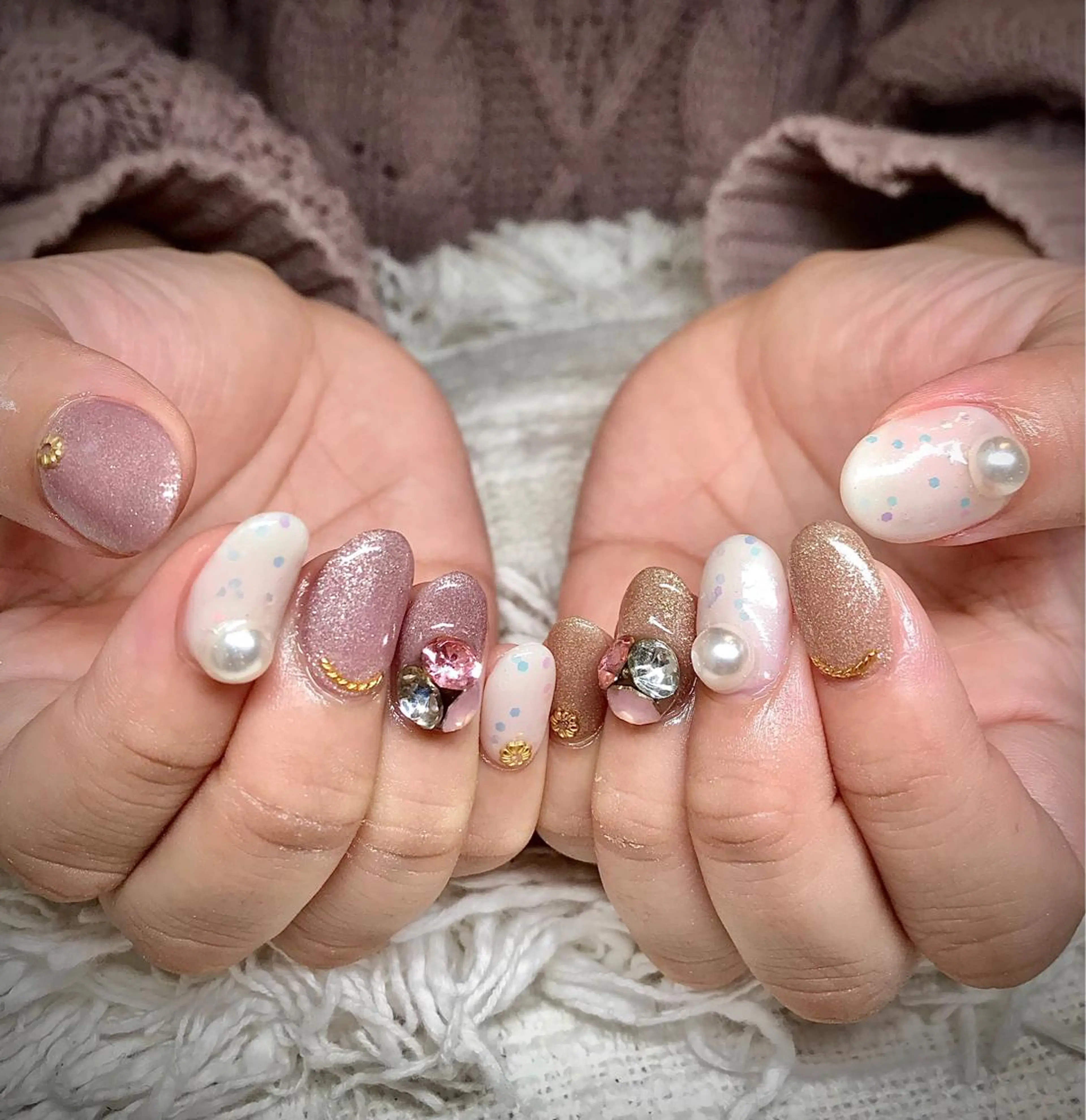 ミディアム カラー パーマ ヘアアレンジ メンズ ネイル マツエク・マツパ ベージュカラー ラメ(グリッター) nail&eye Aoのマツエク・マツパデザイン