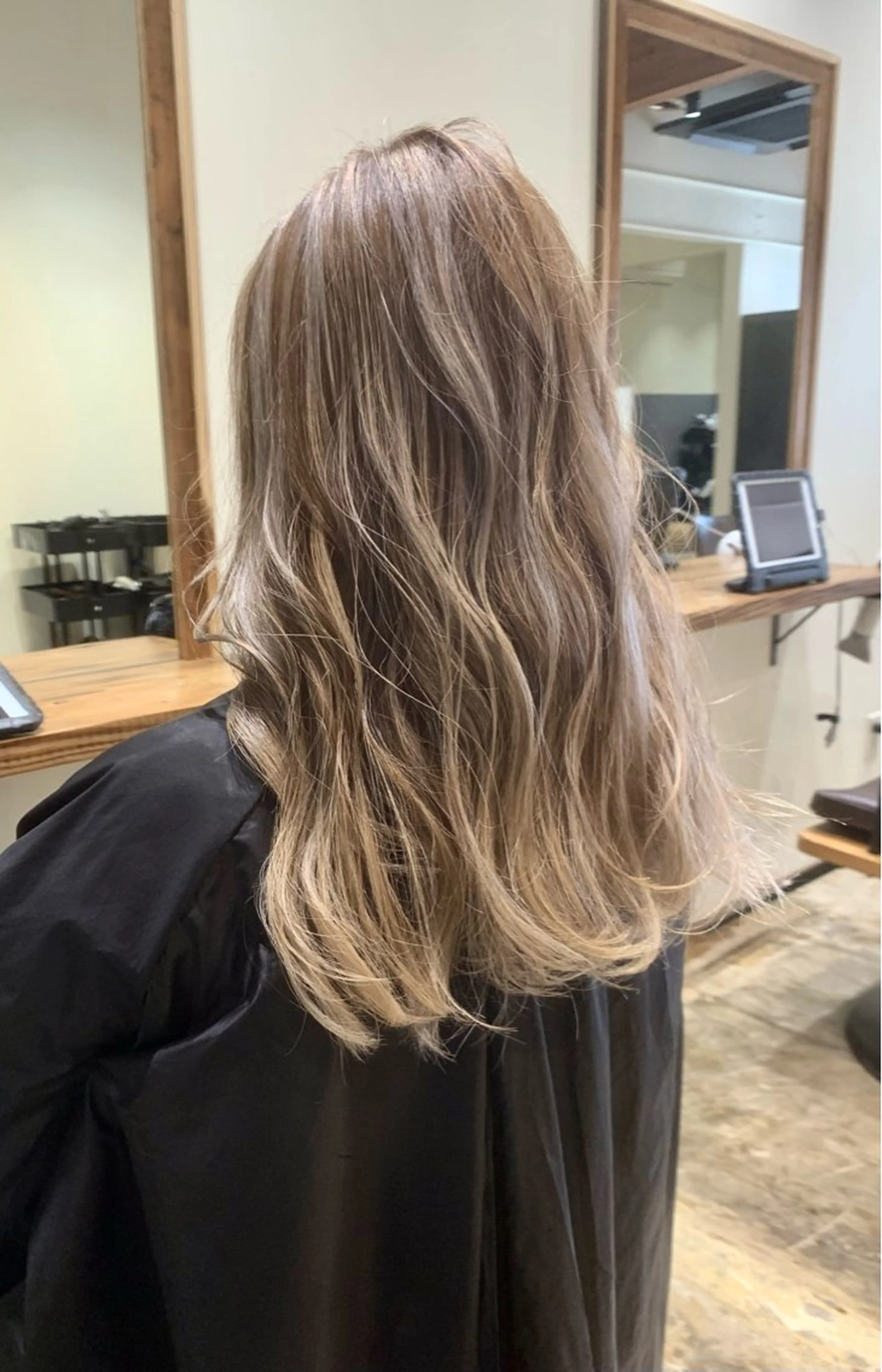 ロング カラー バレイヤージュ ハイライトカラー ハイライト レイヤーカット ヘアカラー 園田 将士のヘアスタイル