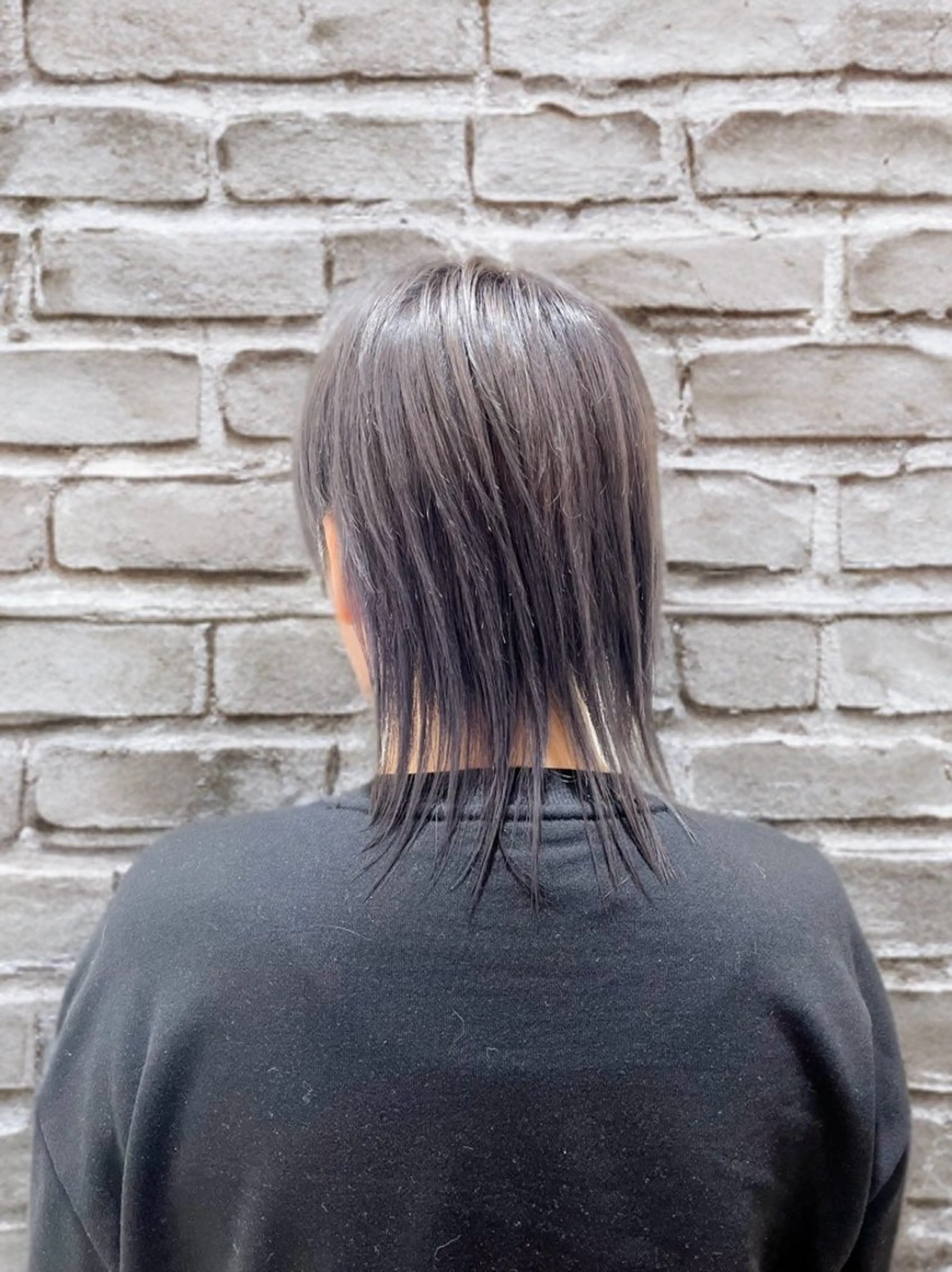 ミディアム ウルフカット カット ヘアカラー brace 立花のヘアスタイル