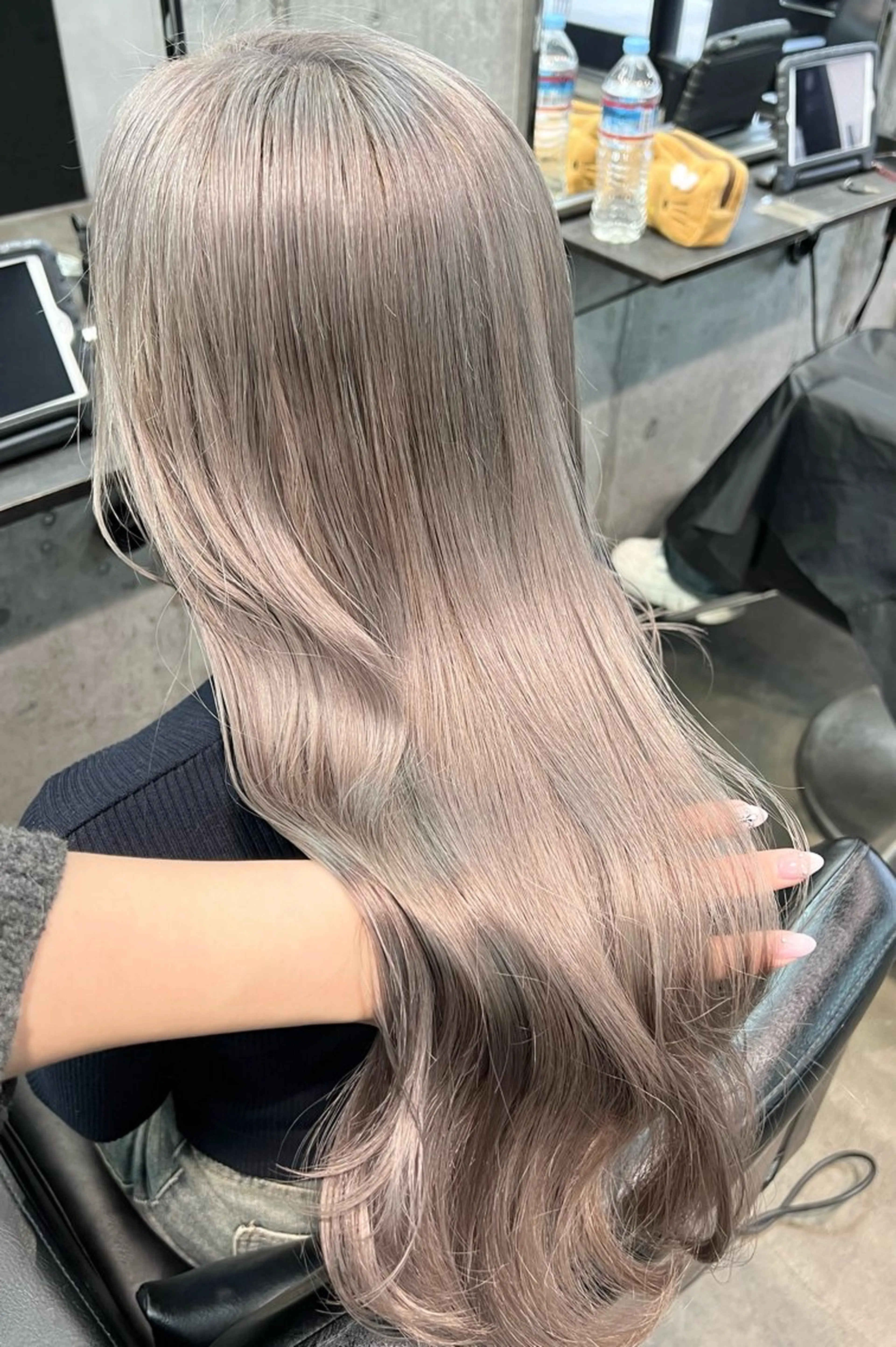 ロング カラー ブリーチ ケアブリーチ ハイトーンカラー シルバー ホワイトシルバー ヘアカラー トリートメント 透明感カラー ✨ 韓国艶髪💗菅原のヘアスタイル