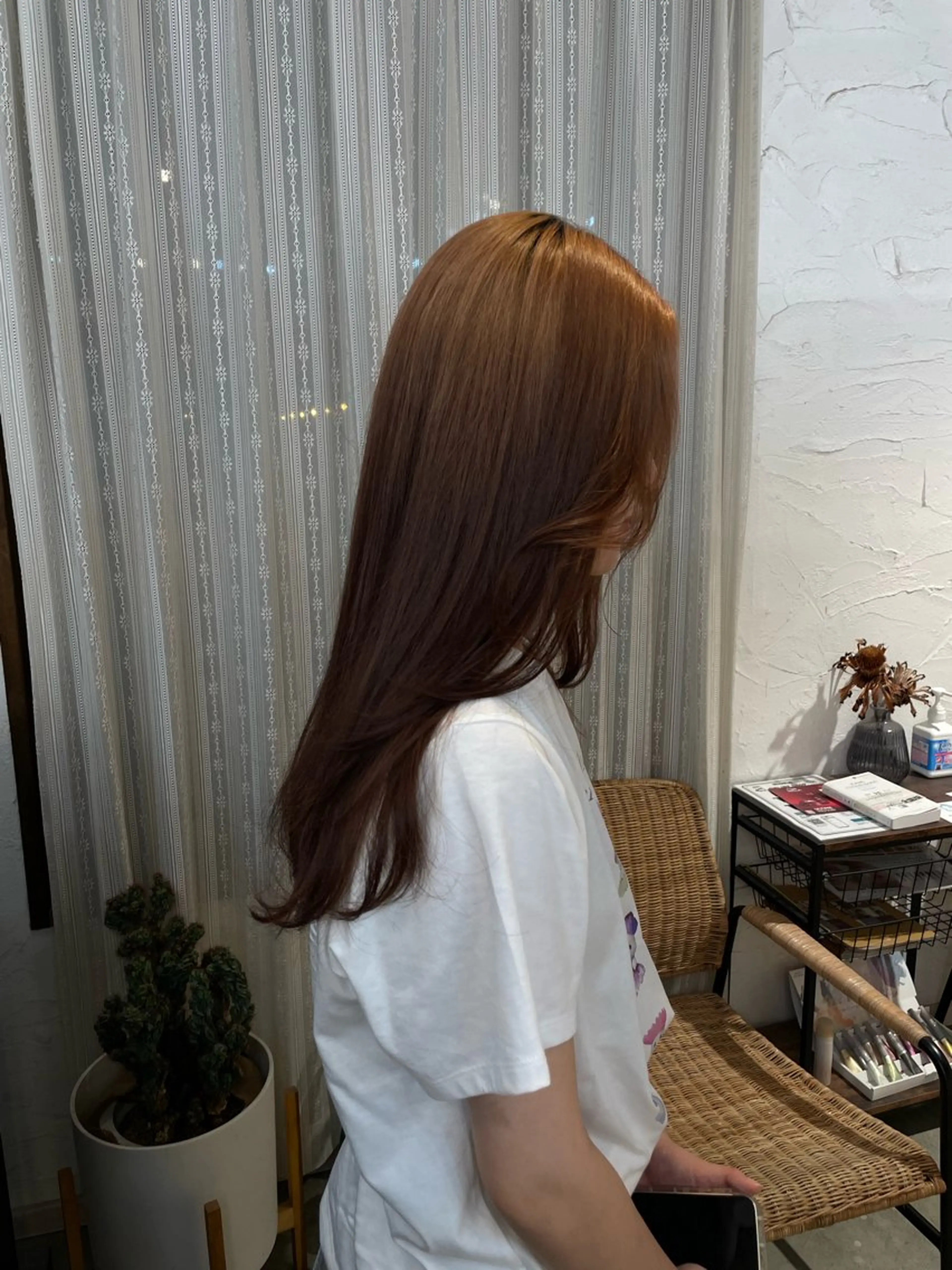 ロング 顔周りカット niuniu所属・萩原 見咲のヘアスタイル