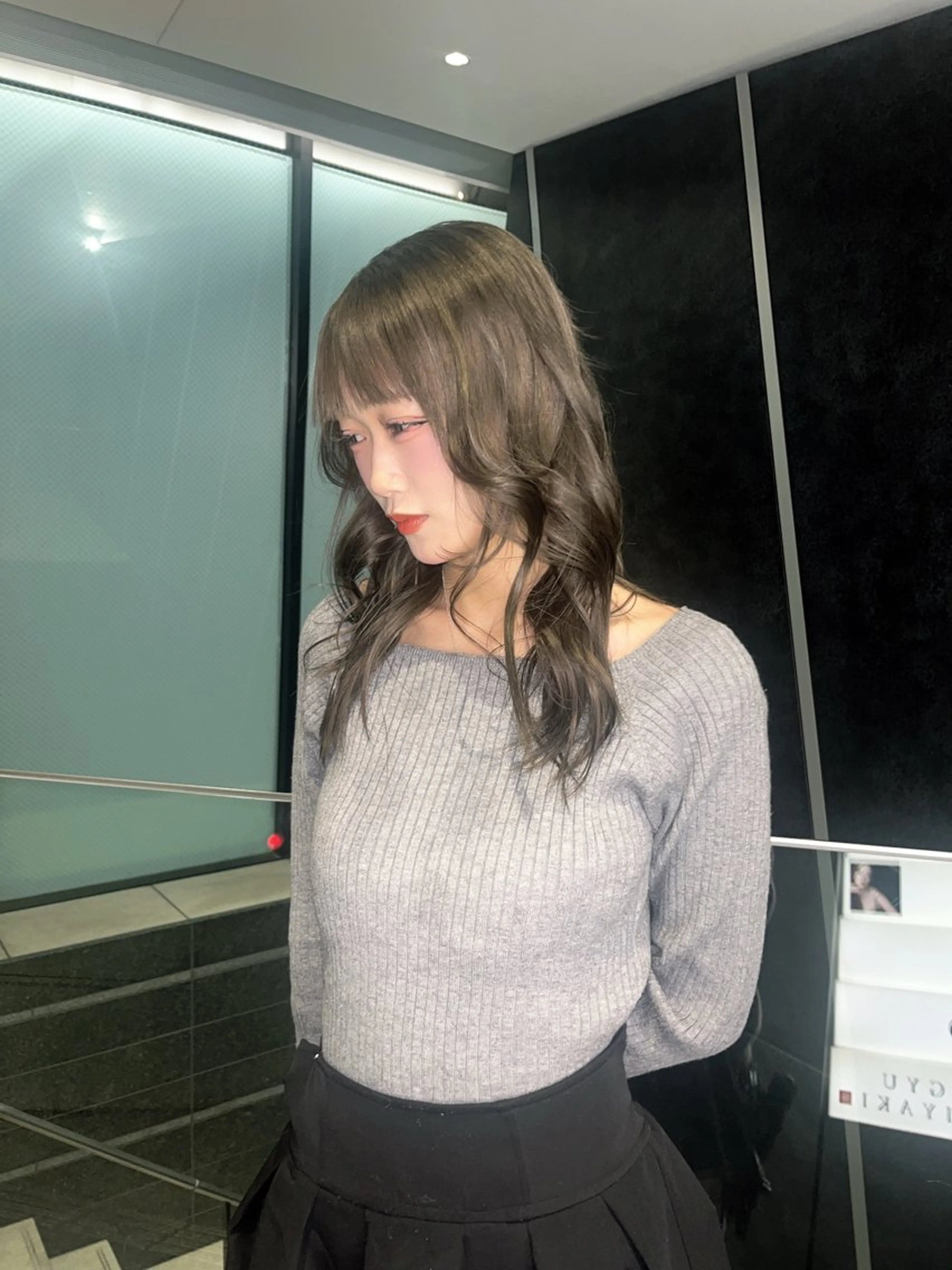 セミロング ヘアカラー ✩.*Aise⟡.· 艶カラー🐈‍⬛🩶のヘアスタイル