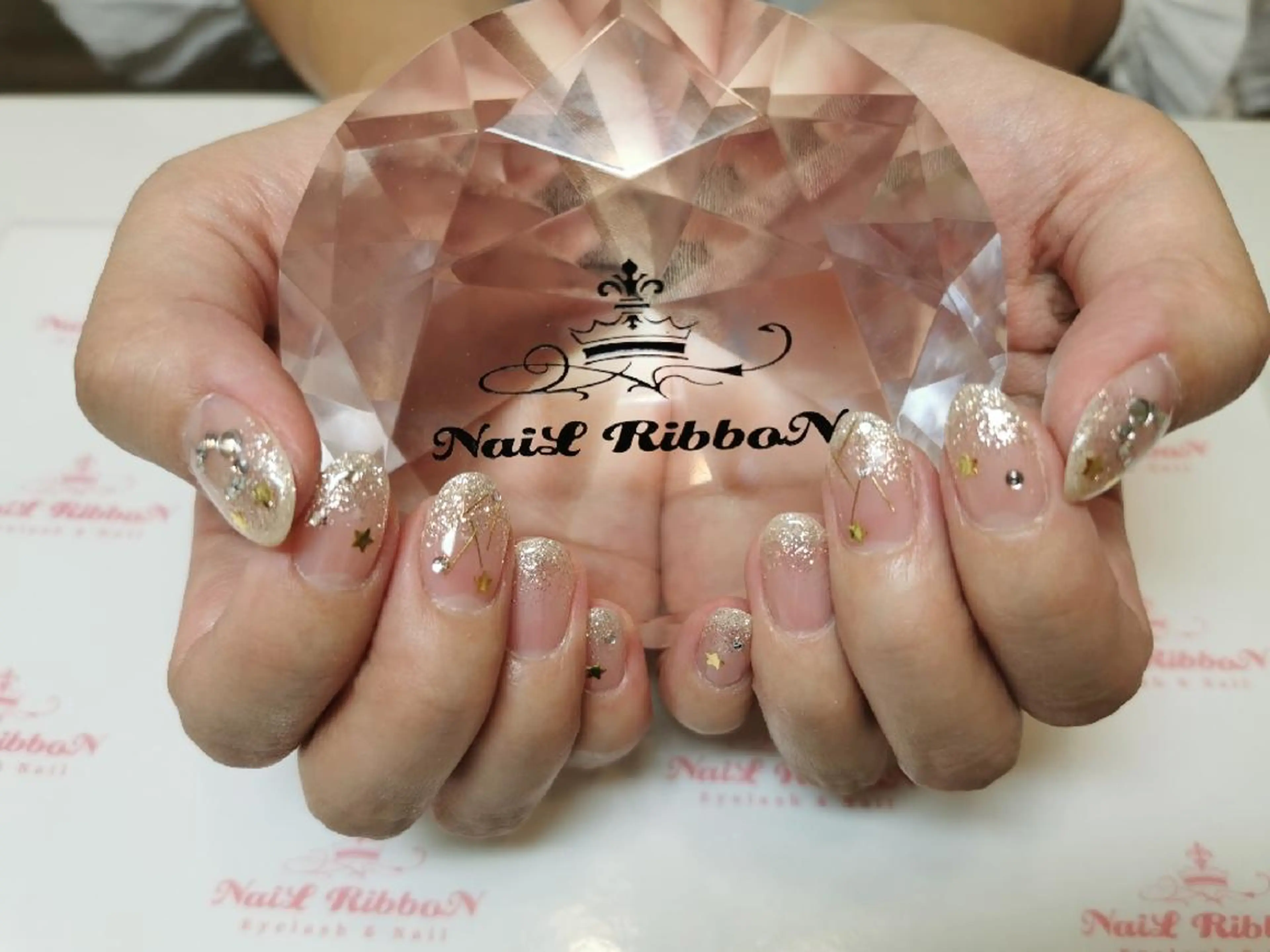 ネイル ネイルリボン 受付スタッフのネイルデザイン