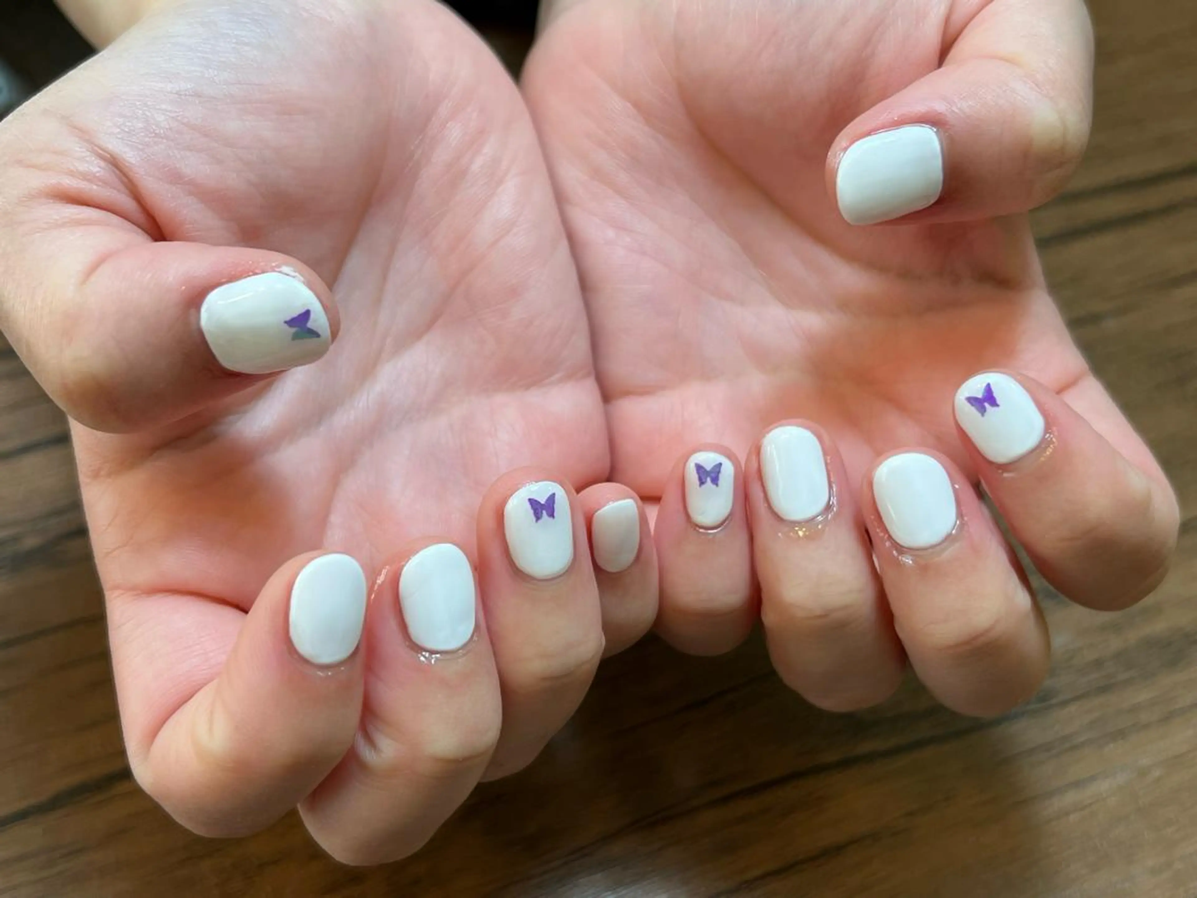 ネイル ワンカラーネイル ハンドネイル HENRIETTA NAILSALONのネイルデザイン