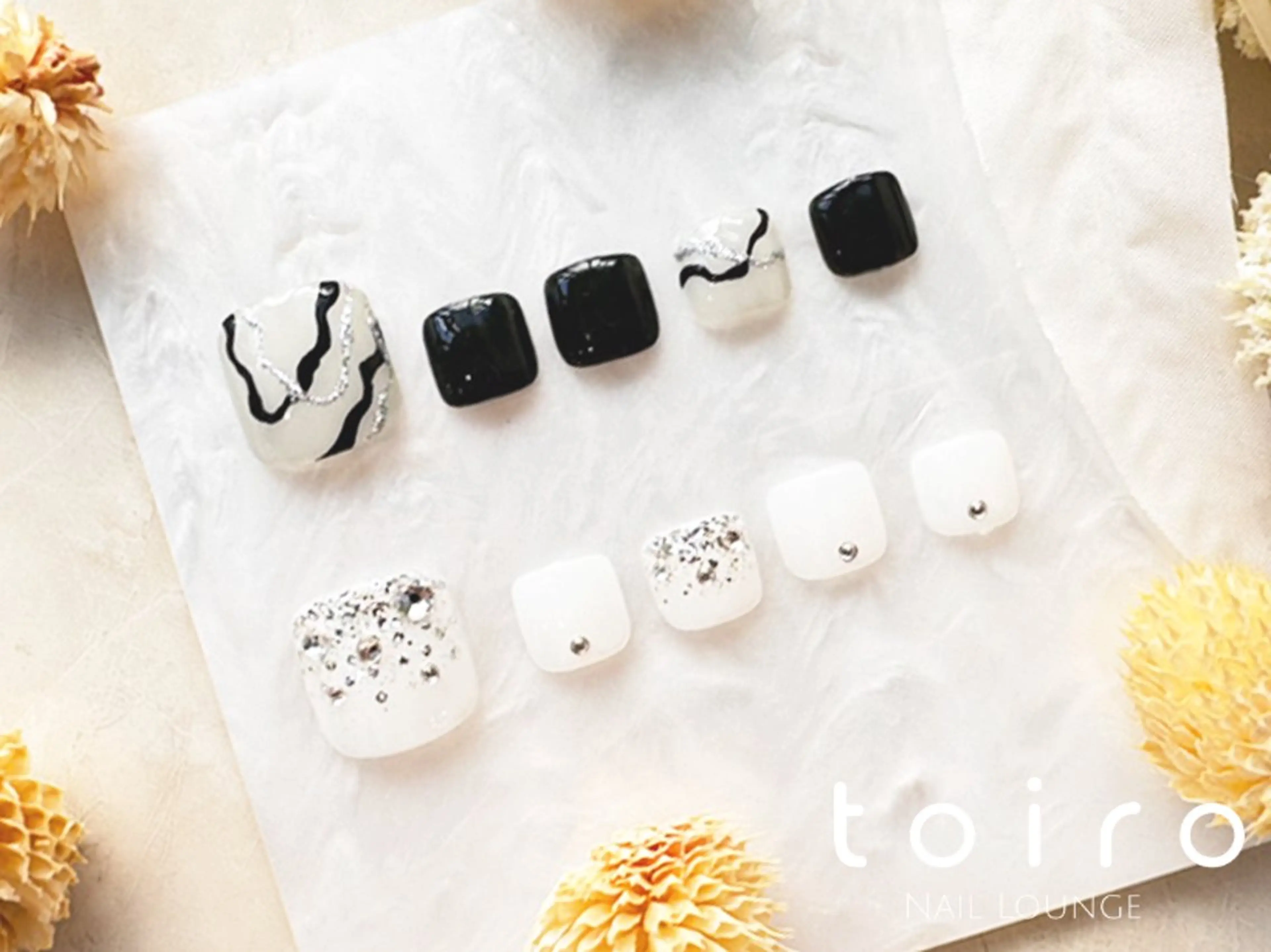 ショート toiro NAILLOUNGEのネイルデザイン