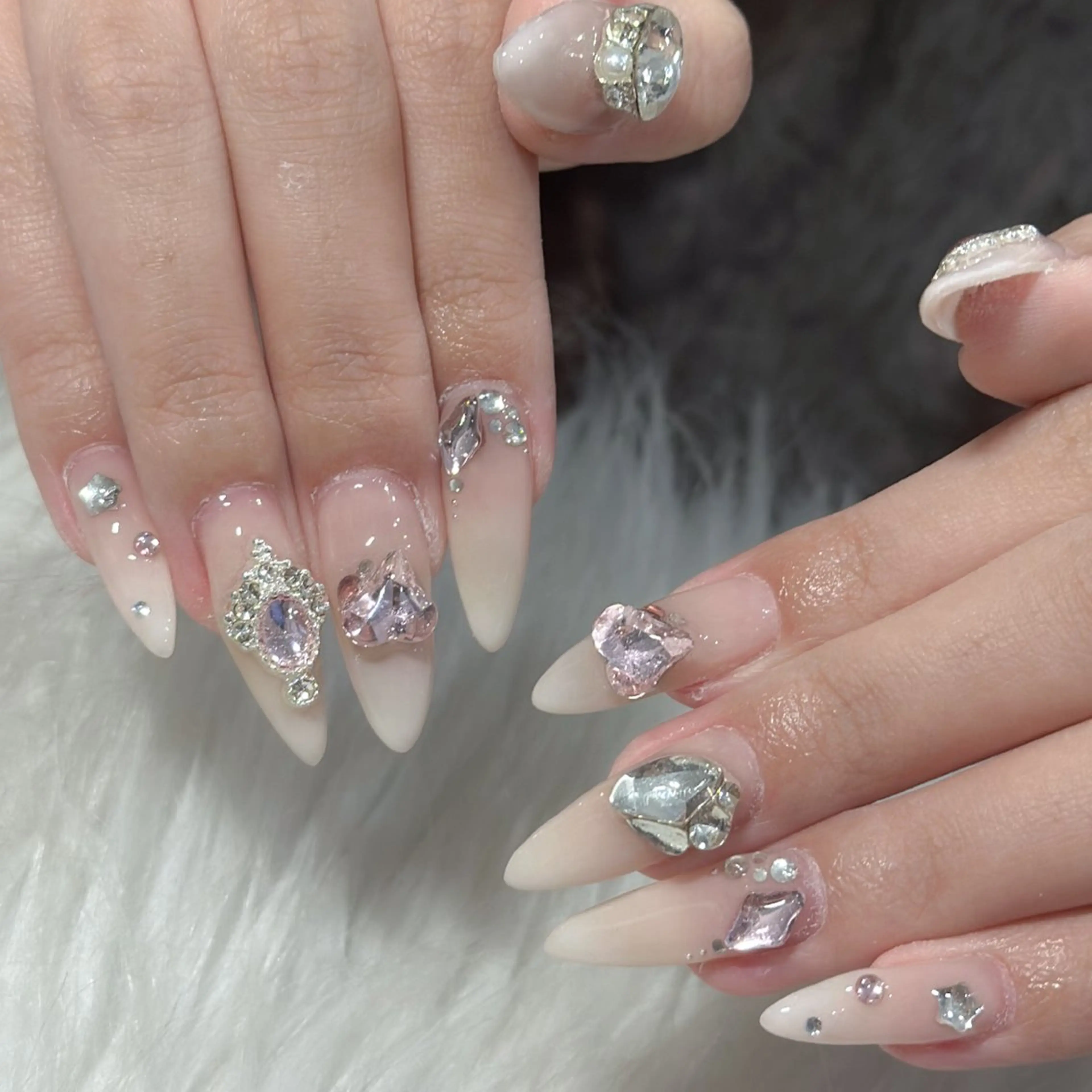 ネイル ハンドネイル フットネイル LAVISH nanamiのネイルデザイン