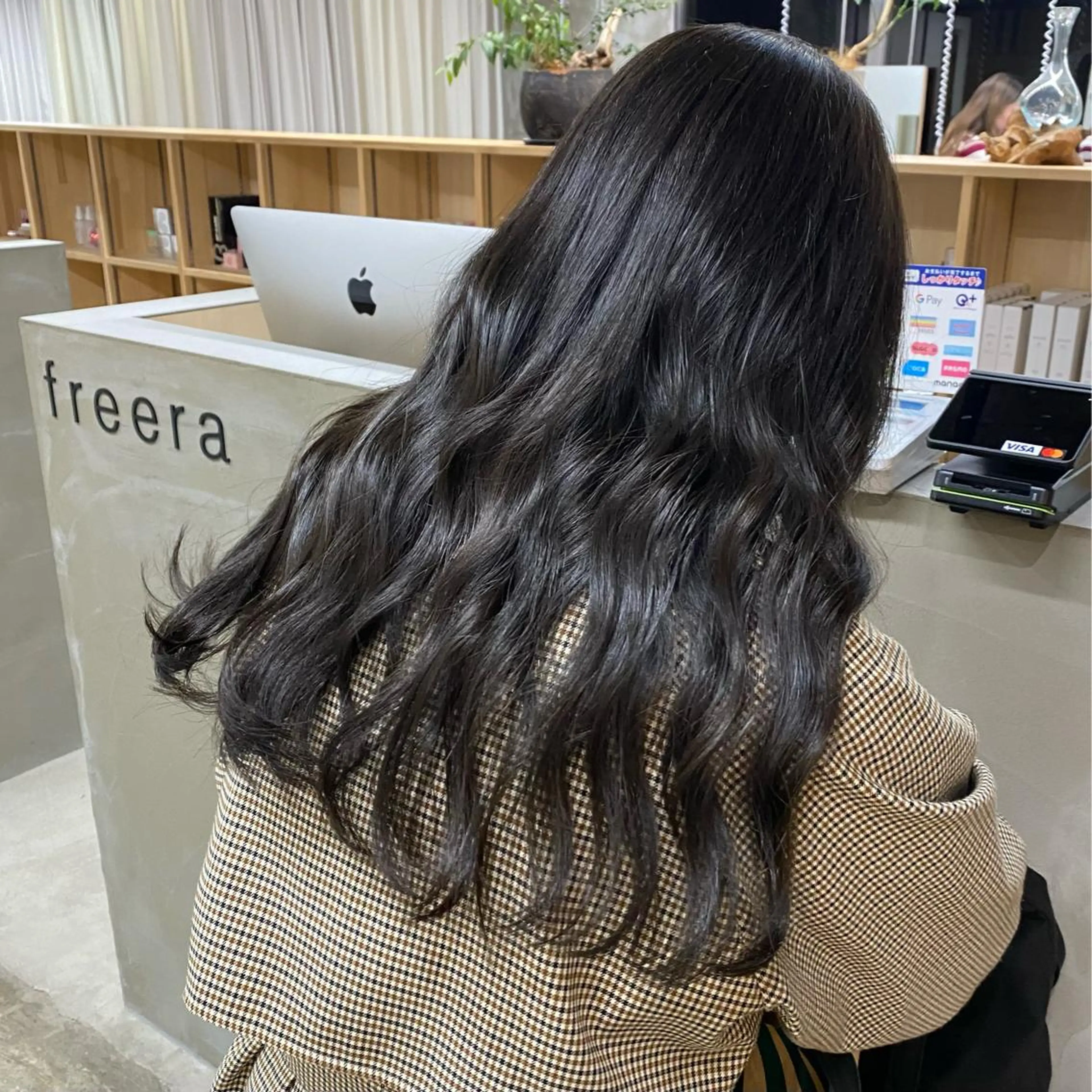 髪質改善カラー【ダメージレスに処理剤をカラー剤に混ぜることで色持UP☝️髪質改善✨】2回目20%offの写真