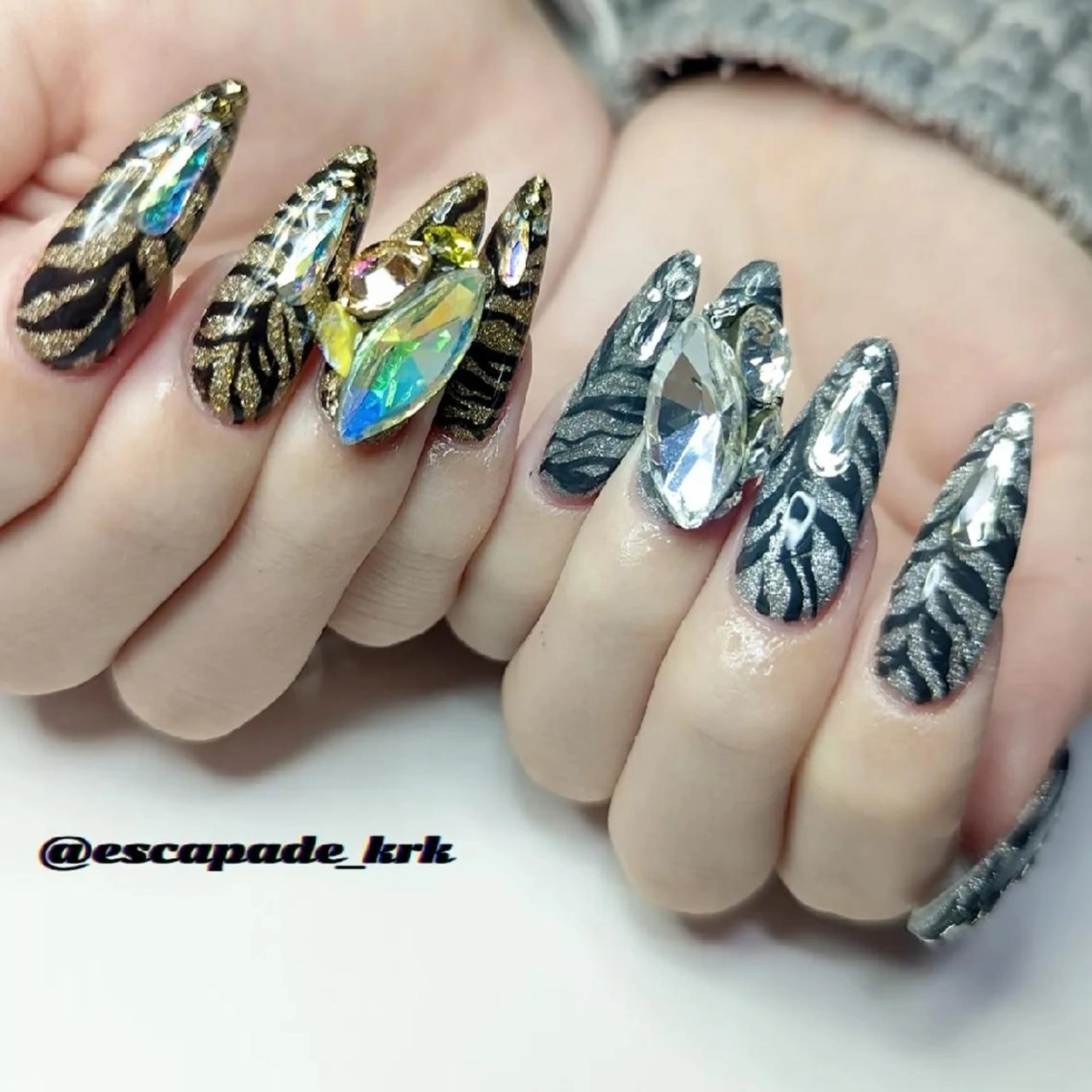 ミディアム ネイル ハンドネイル クロキ 。のネイルデザイン