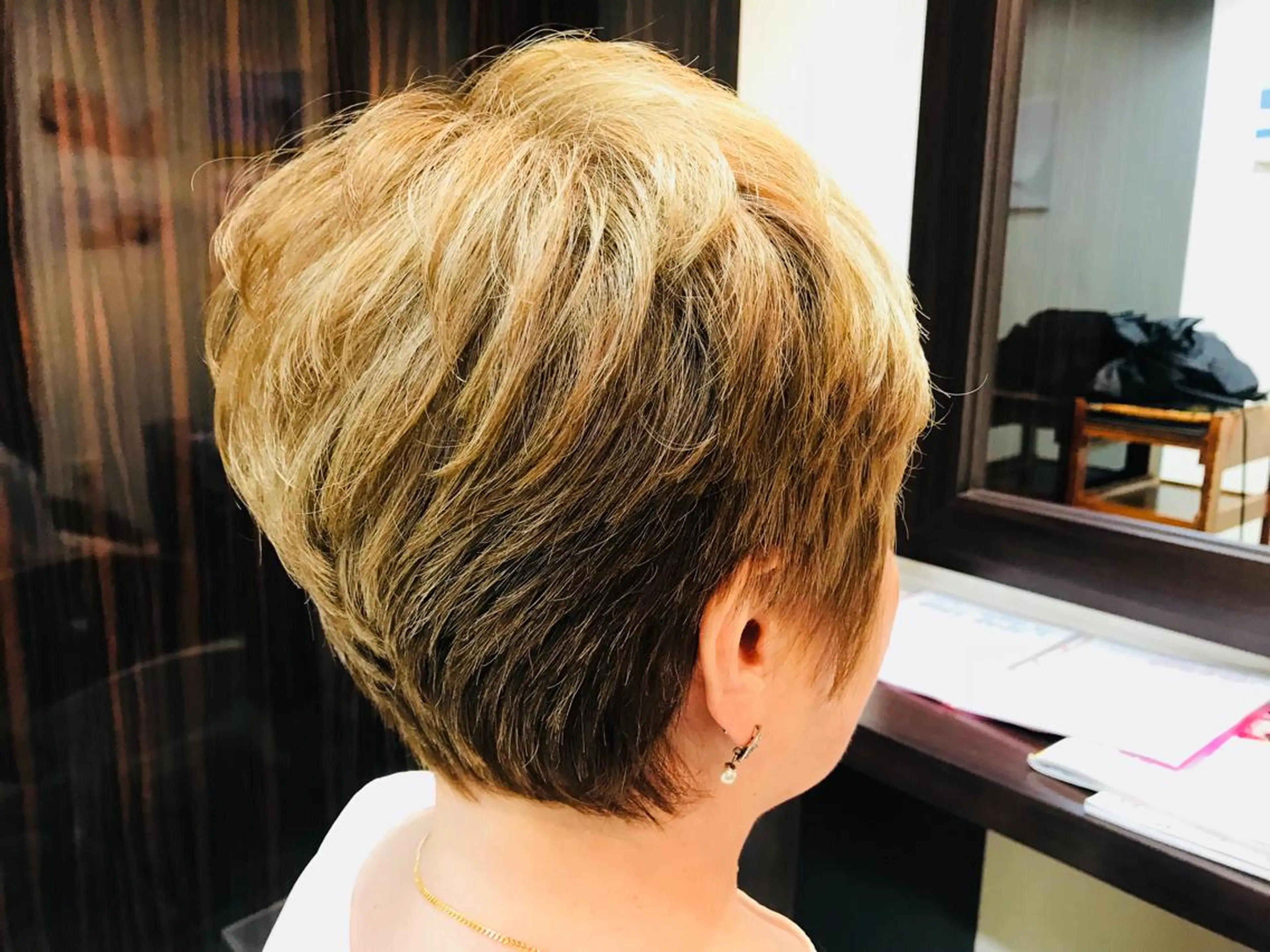 ショート カラー ベージュカラー 透明感カラー ショートヘア 竹内 杏里奈のヘアスタイル