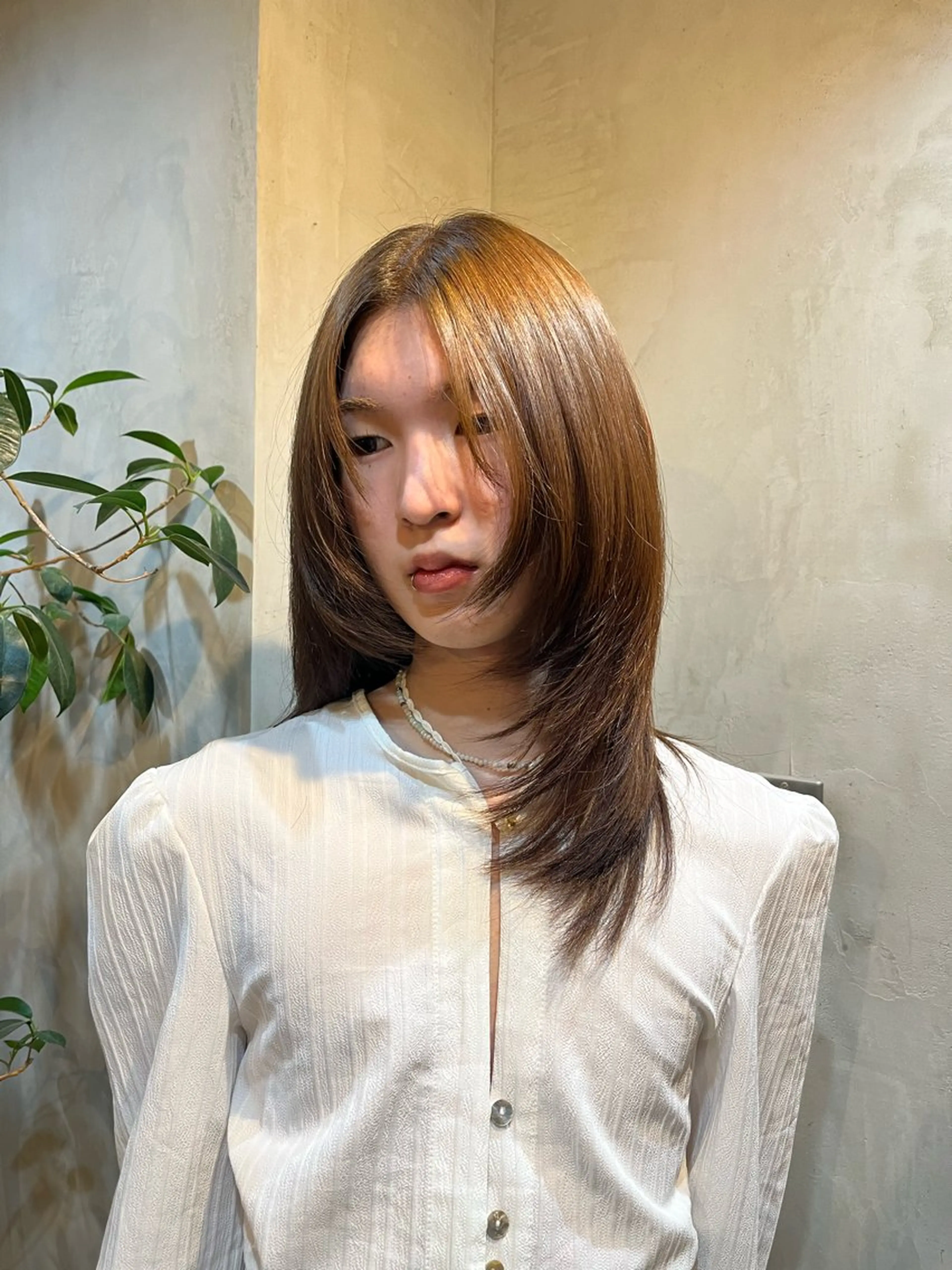 セミロング レイヤーカット ヘアカラー sourceliebe所属・韓国風前髪顔周り バーバーakaneのヘアスタイル