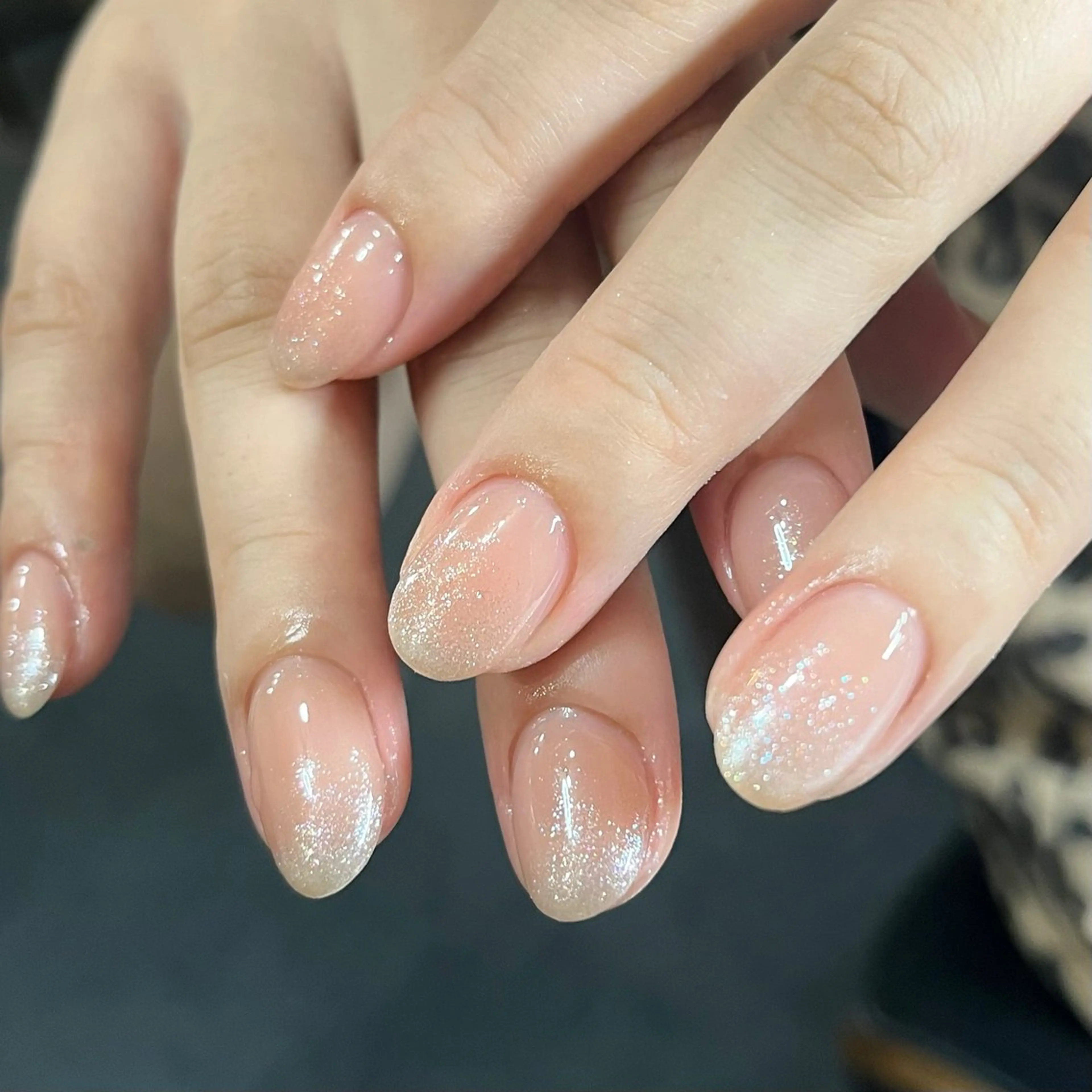 ネイル グラデーション キラキラネイル ラメ(グリッター) ラメグラデーション ピンク ハンドネイル ハンドケア 🎀NAIL🎀 AI🪄︎︎◝✩のネイルデザイン
